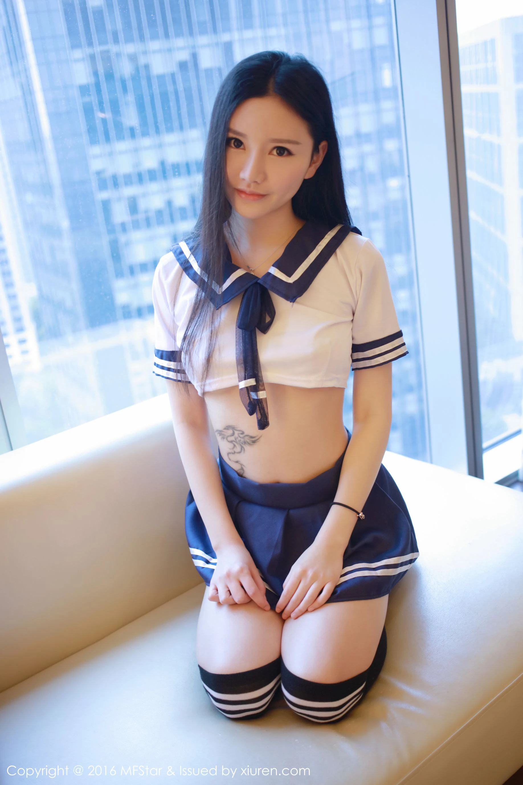 空姐優雅戶外寫真 - 雨季自信風格展現精選 - 1