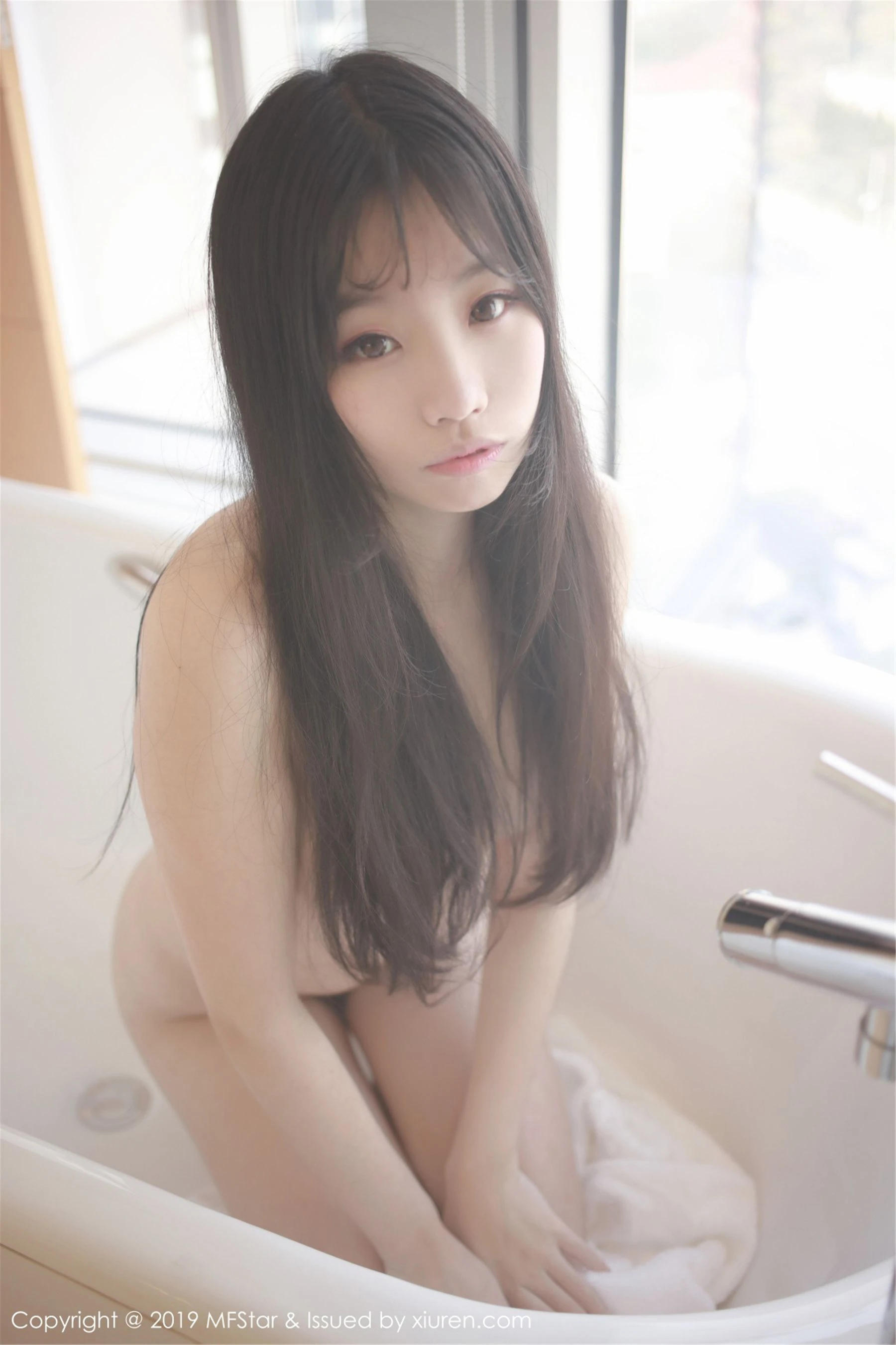 雨季限定車模甜美寫真集 - 海邊優雅瞬間捕捉限量 - 24