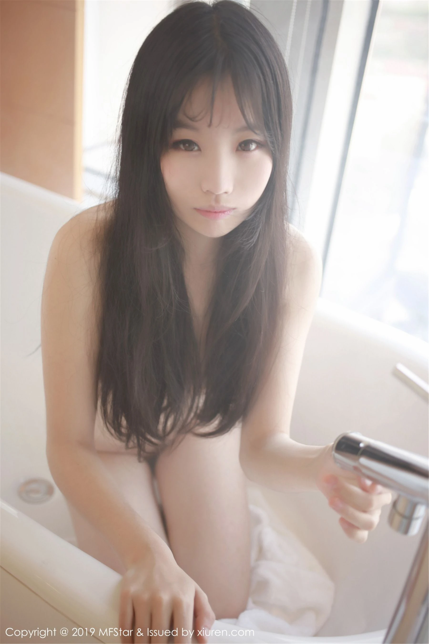 雨季限定車模甜美寫真集 - 海邊優雅瞬間捕捉限量 - 25