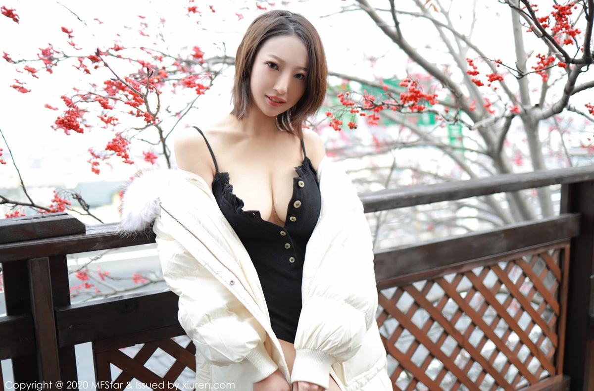 護士活潑戶外寫真 - 夏季優雅風格展現典藏 - 19