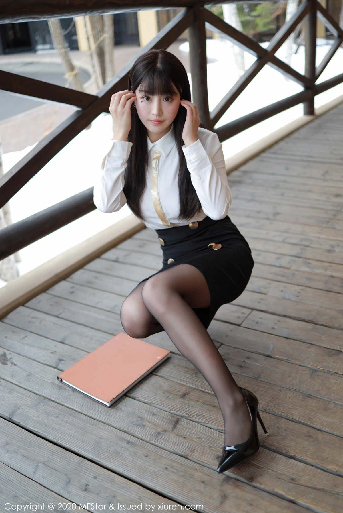 活潑空姐私藏美照 – 苗慄自然光正午獨家呈現珍藏 - 15