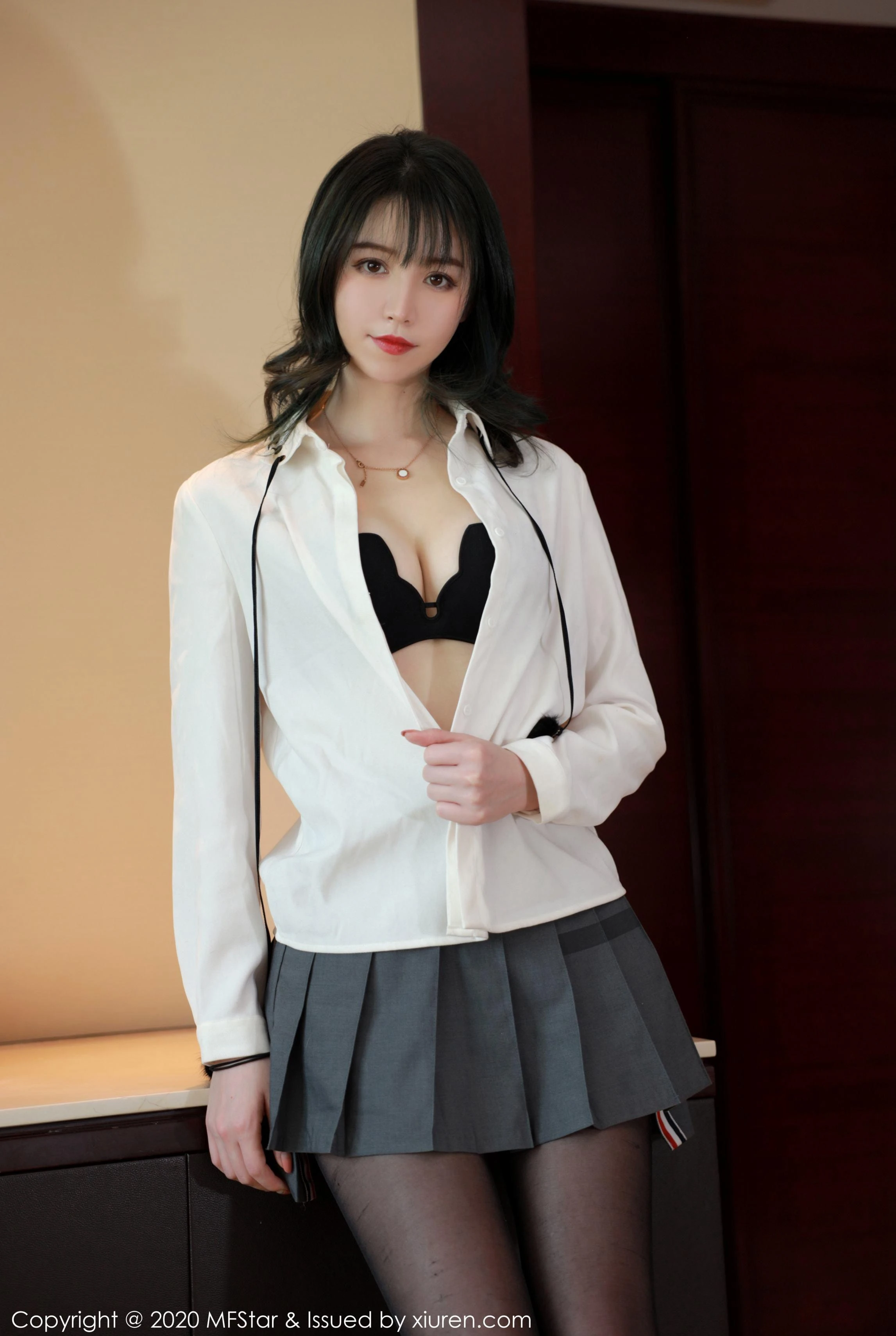 活力時刻嫩模自然光寫真 – 雨季性感風採再現珍藏 - 22
