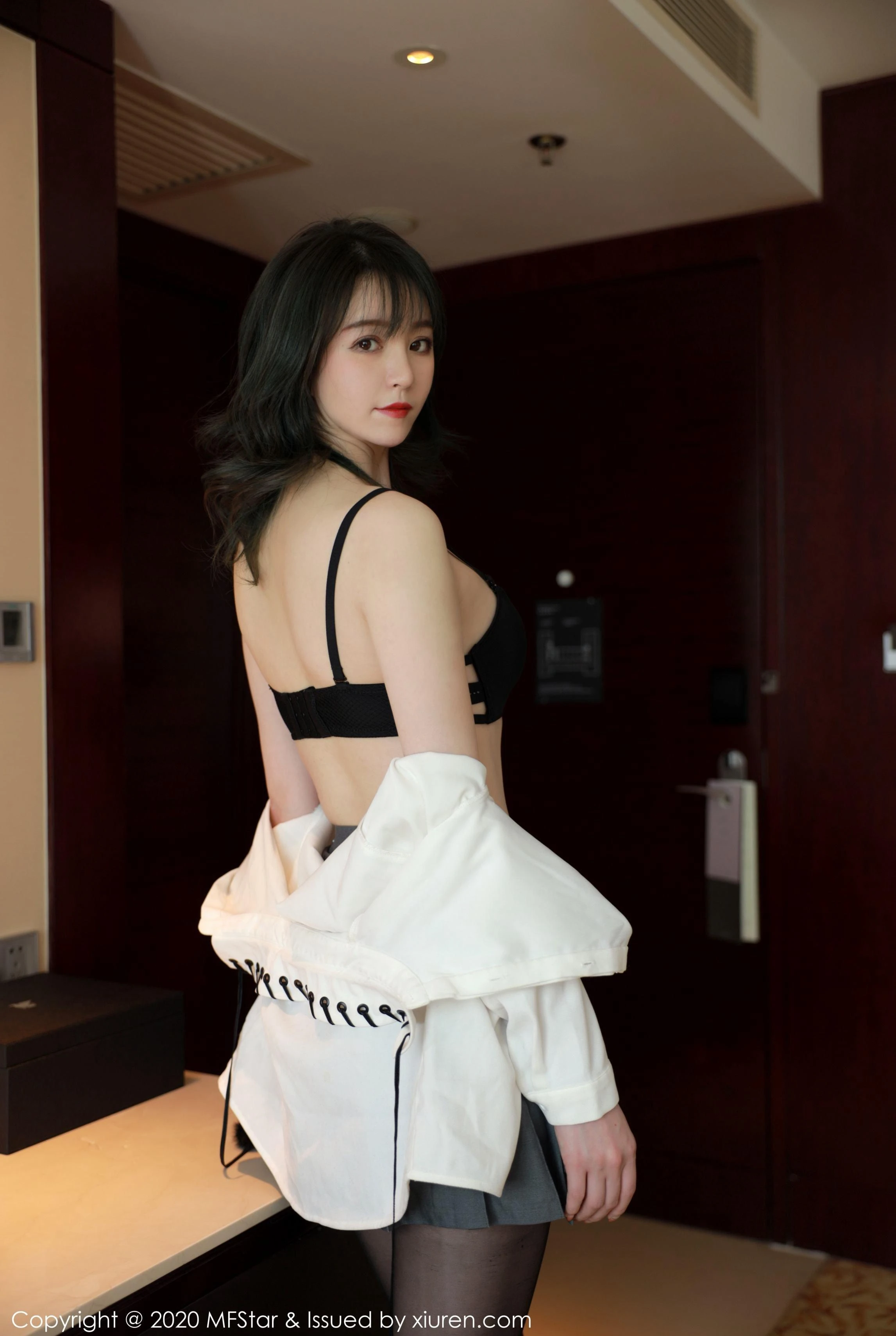 活力時刻嫩模自然光寫真 – 雨季性感風採再現珍藏 - 28