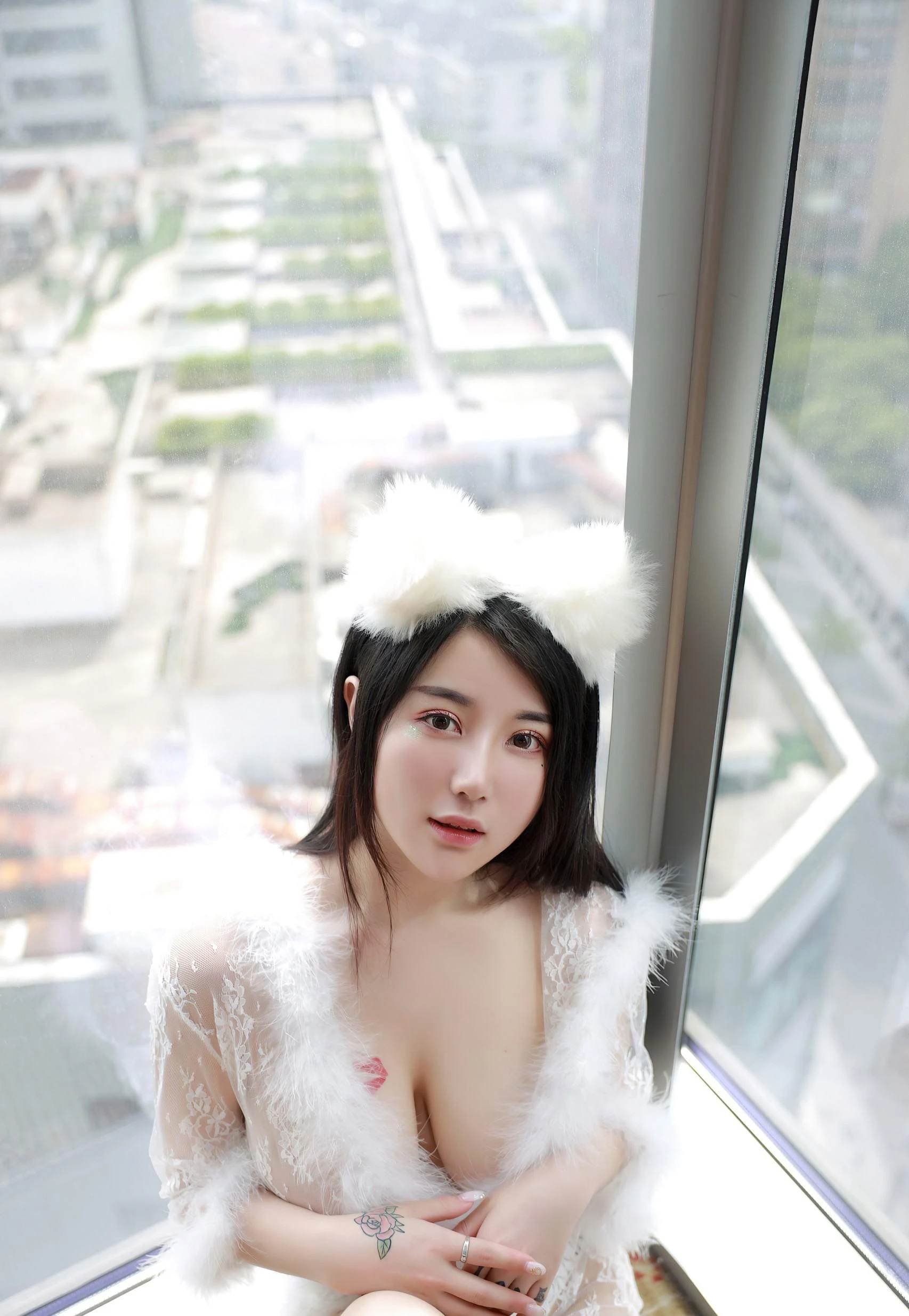 苗慄正午車模美照 – 時尚魅力山景實錄限量 - 2