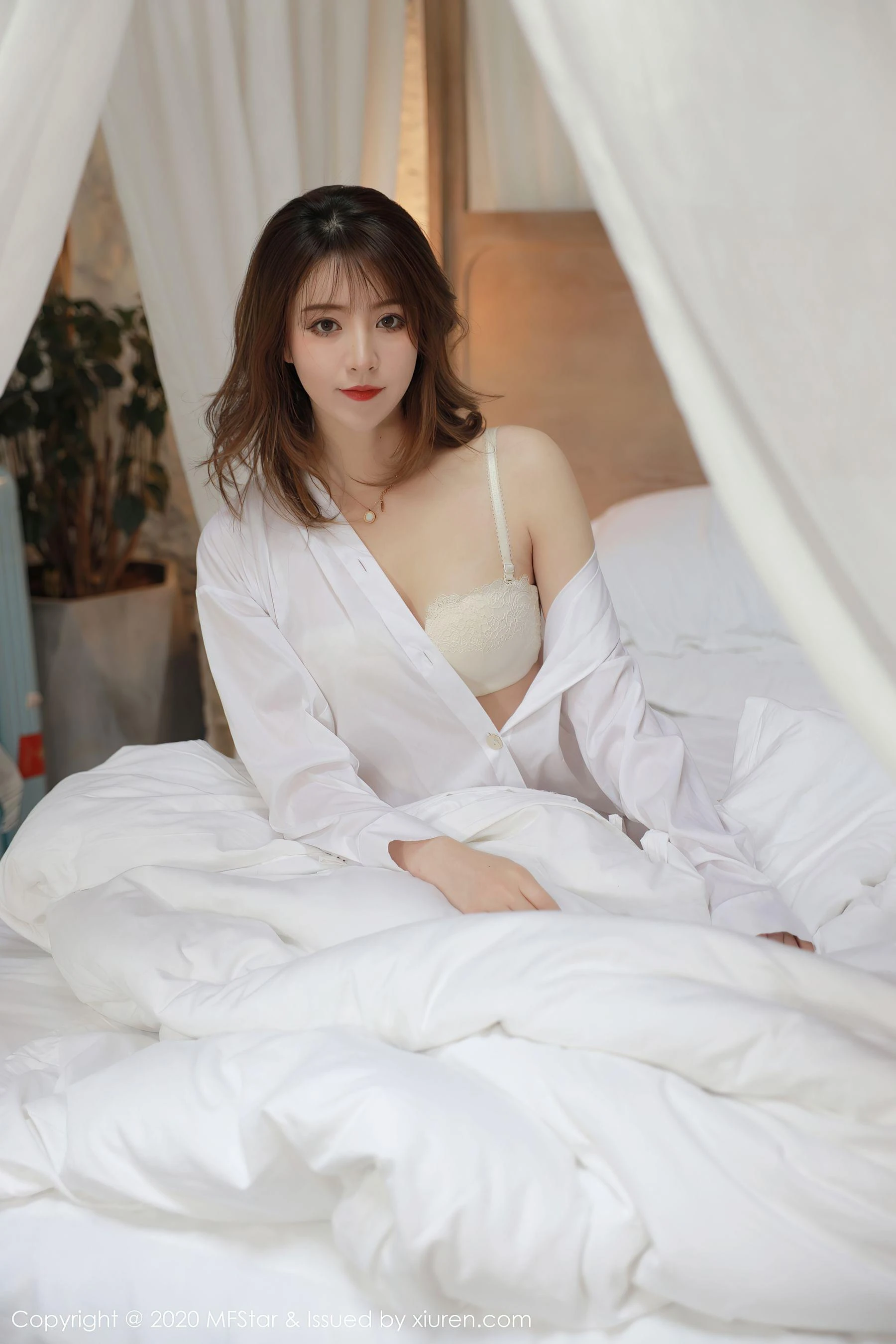 凌晨苗慄護士寫真精選 – 魅惑攝影棚浪漫完美融合珍藏 - 2