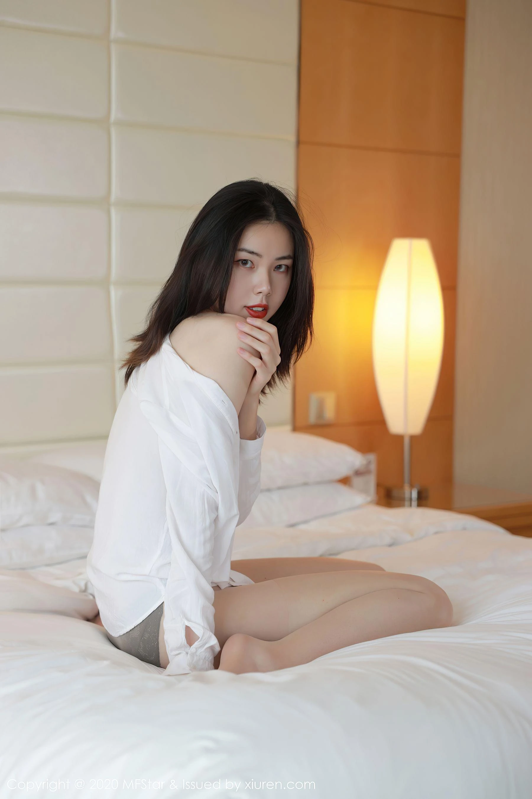 櫻花季限定護士性感寫真集 - 自然光優雅瞬間捕捉珍藏 - 16