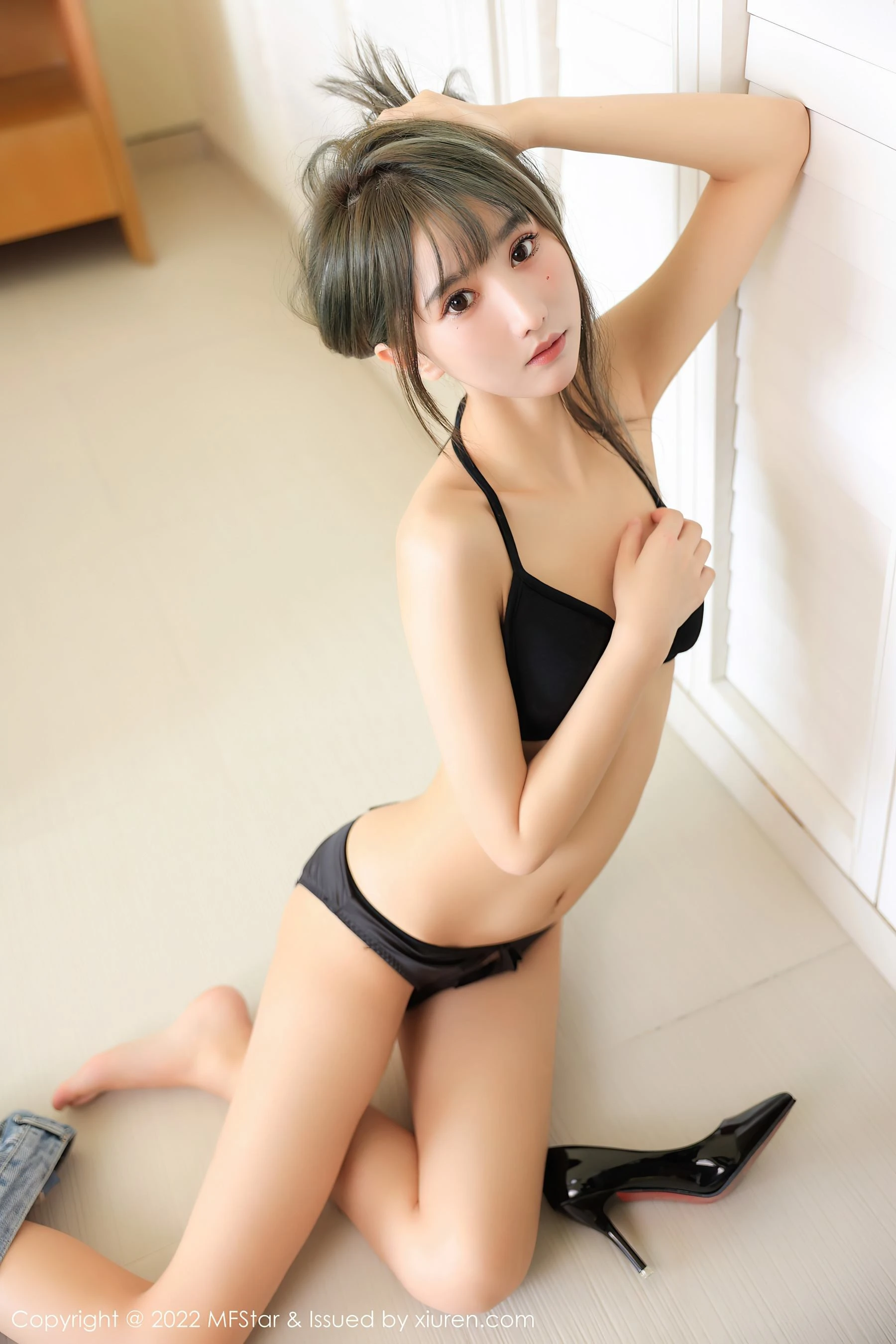模特高貴室內寫真 - 夏日奔放風格展現精選 - 25