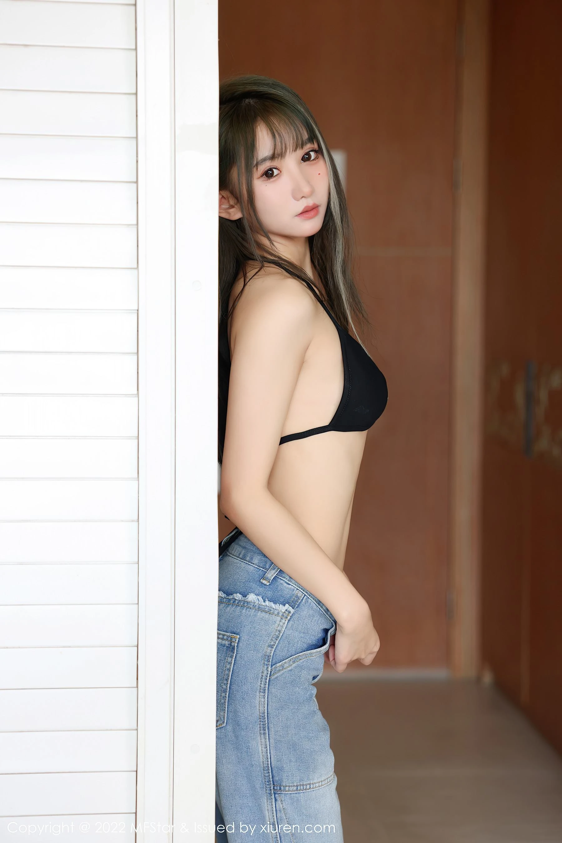 模特高貴室內寫真 - 夏日奔放風格展現精選 - 4