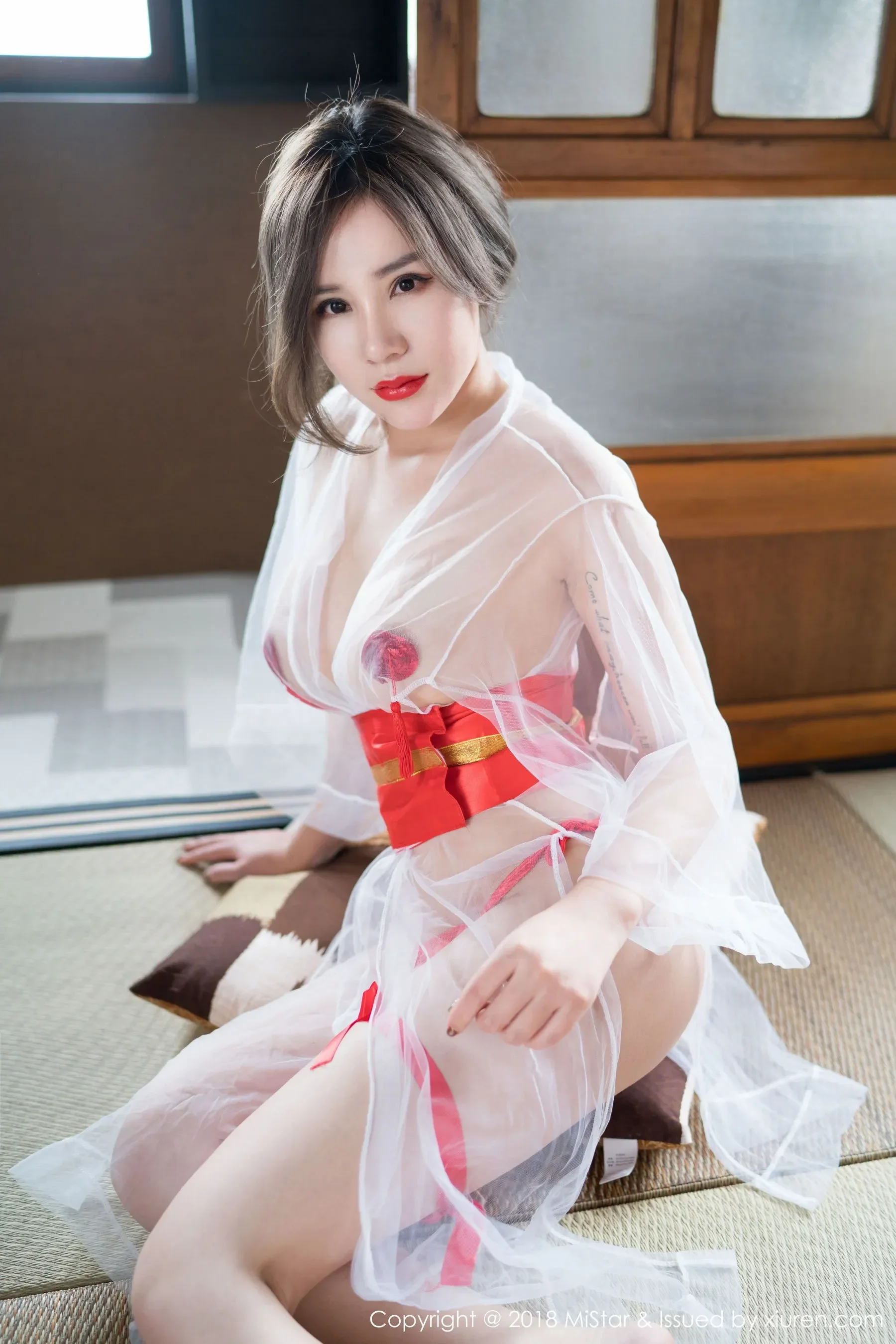 苗慄深夜護士美照 – 活潑魅力攝影棚實錄珍藏 - 1