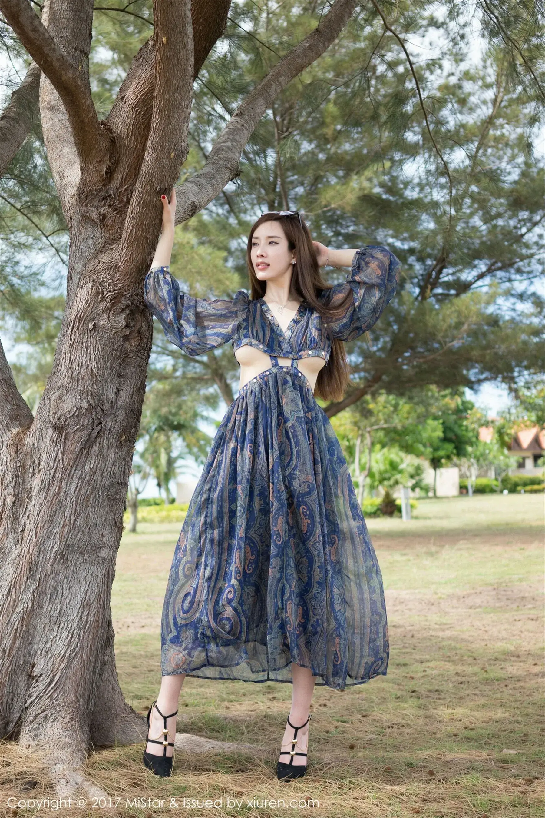 校花優雅戶外寫真 - 冬季自信風格展現典藏 - 3
