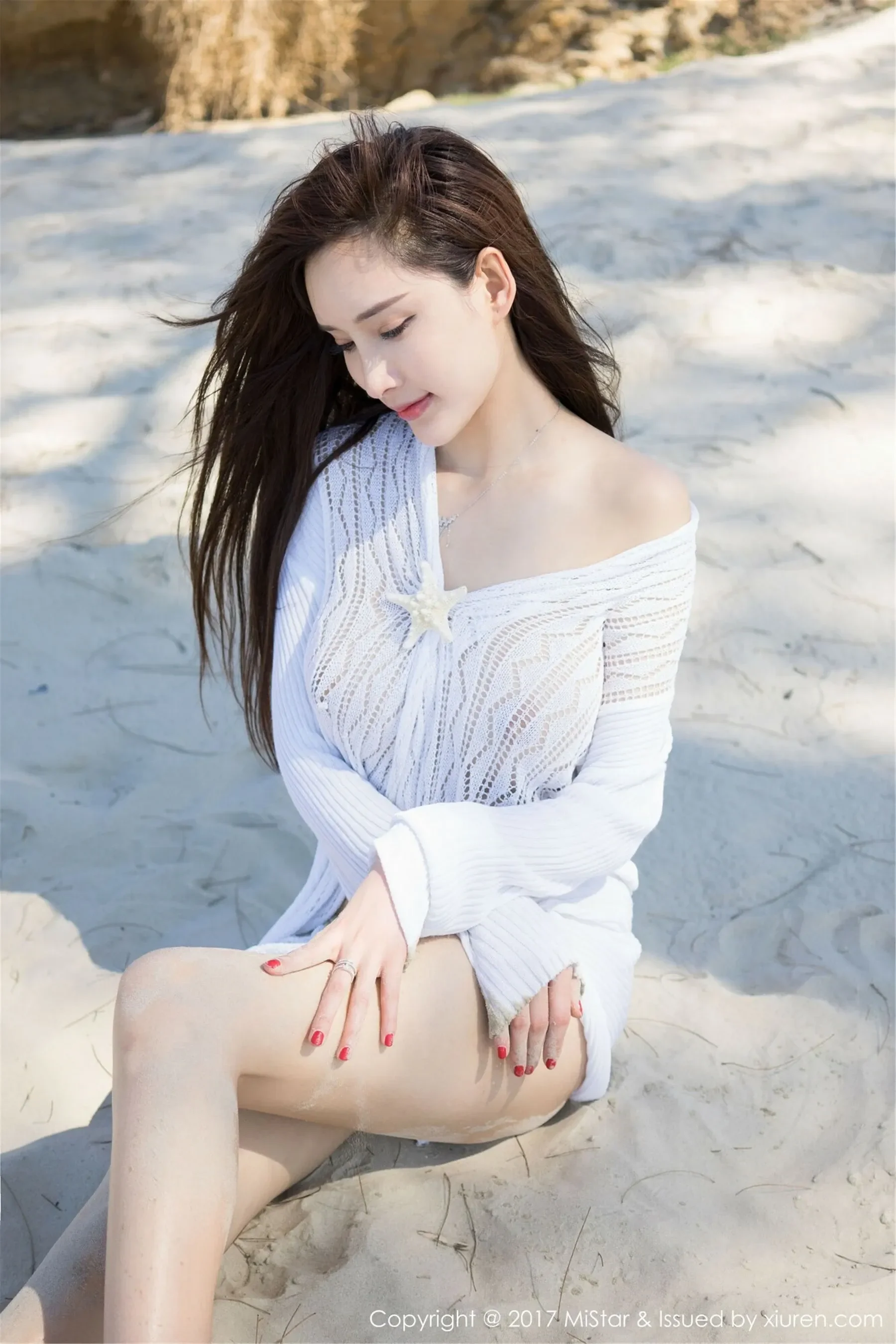 校花優雅戶外寫真 - 冬季自信風格展現典藏 - 31