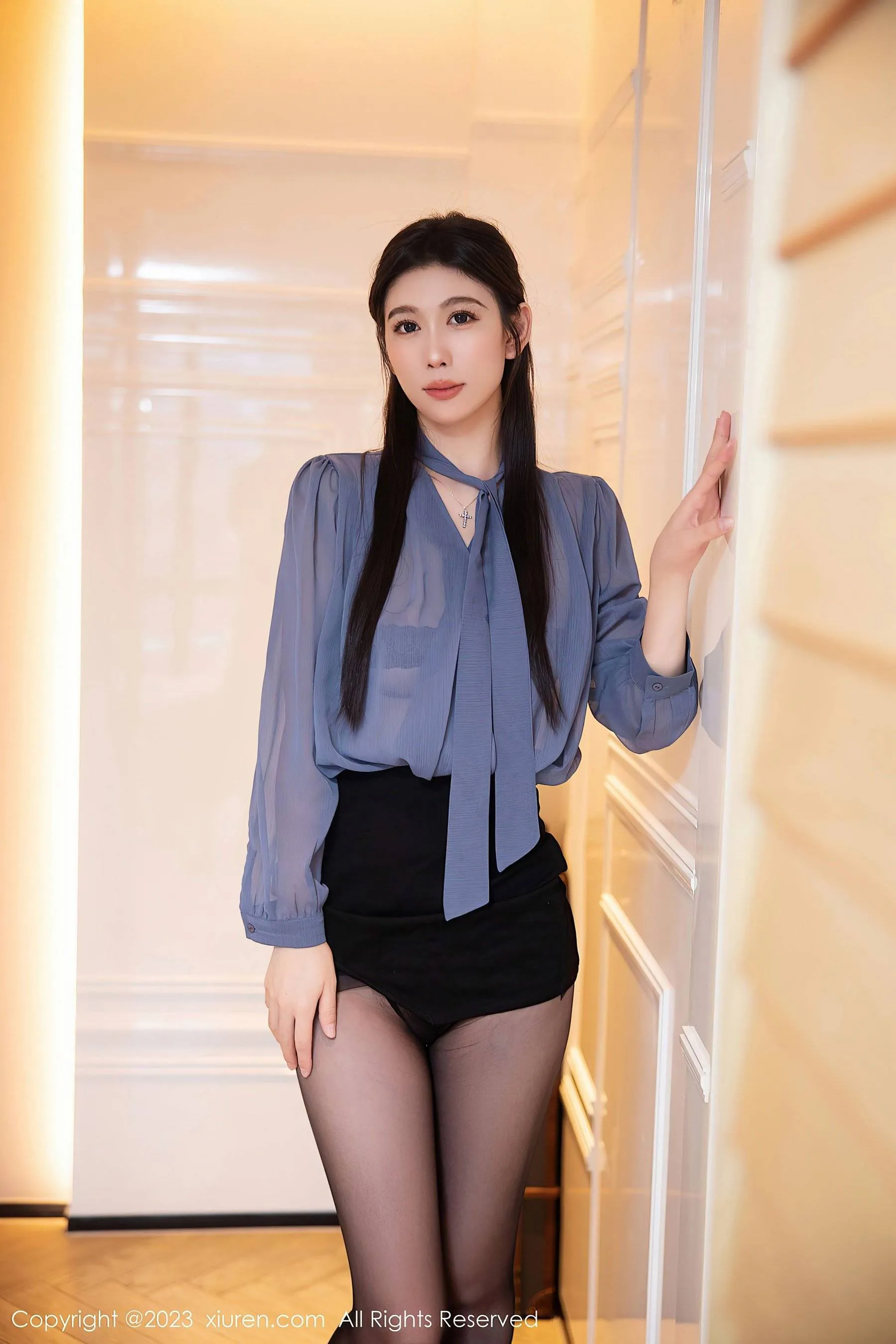 苗慄正午空姐美照 – 高貴魅力戶外實錄獨家 - 49