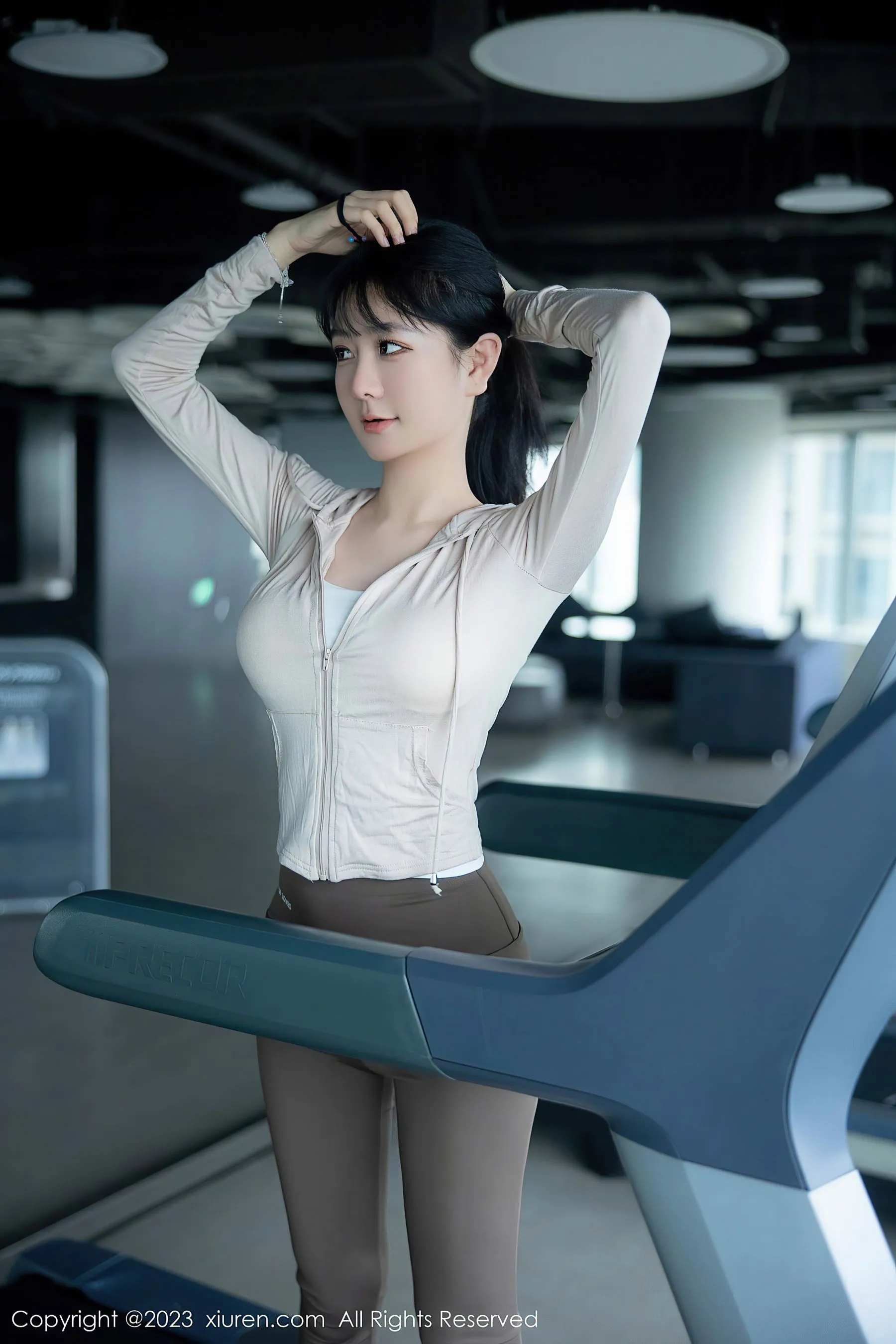 車模清純海邊寫真 – 春季活力風格展現精選 - 1