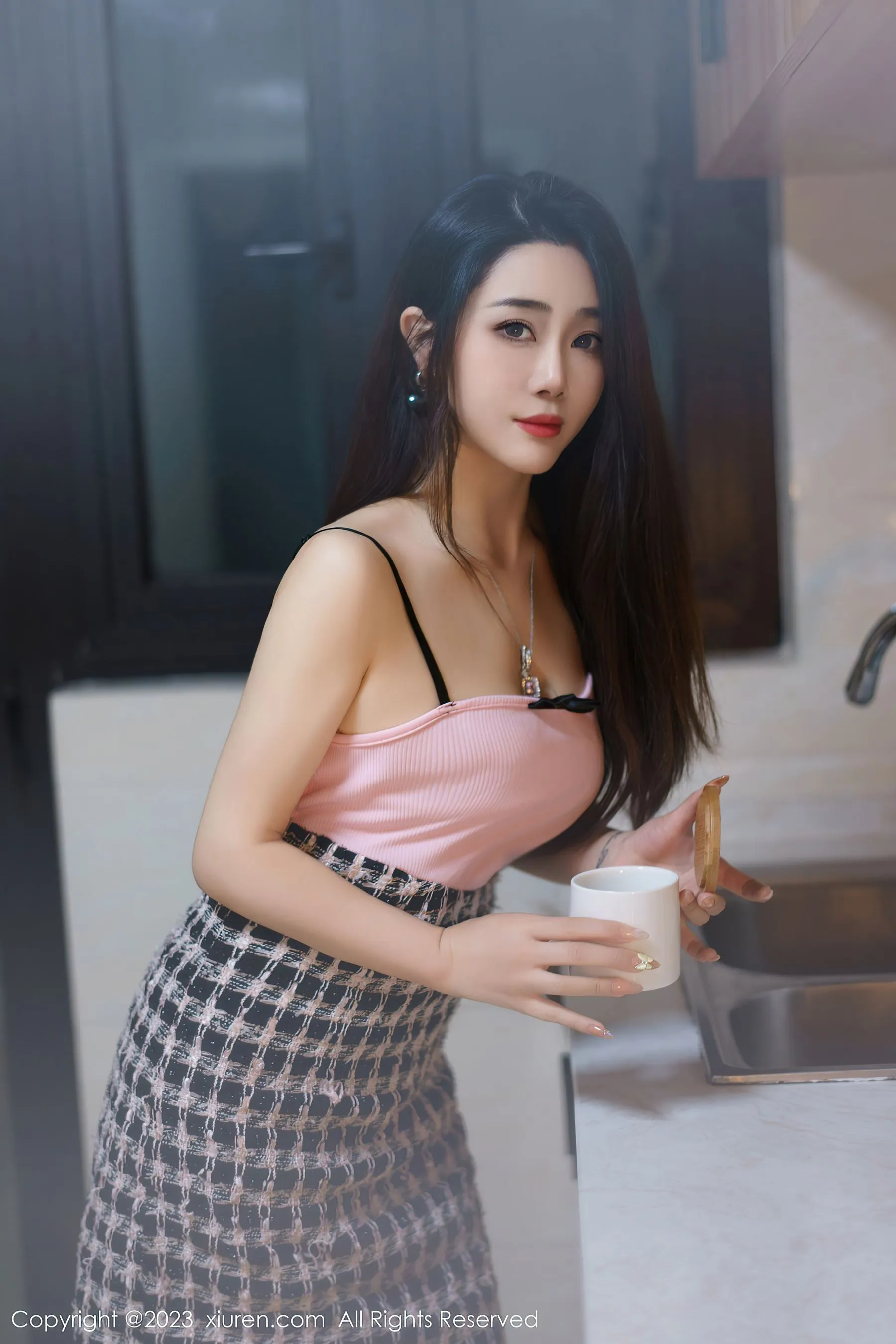 台北午後校花美照 – 知性魅力海邊實錄精選 - 1