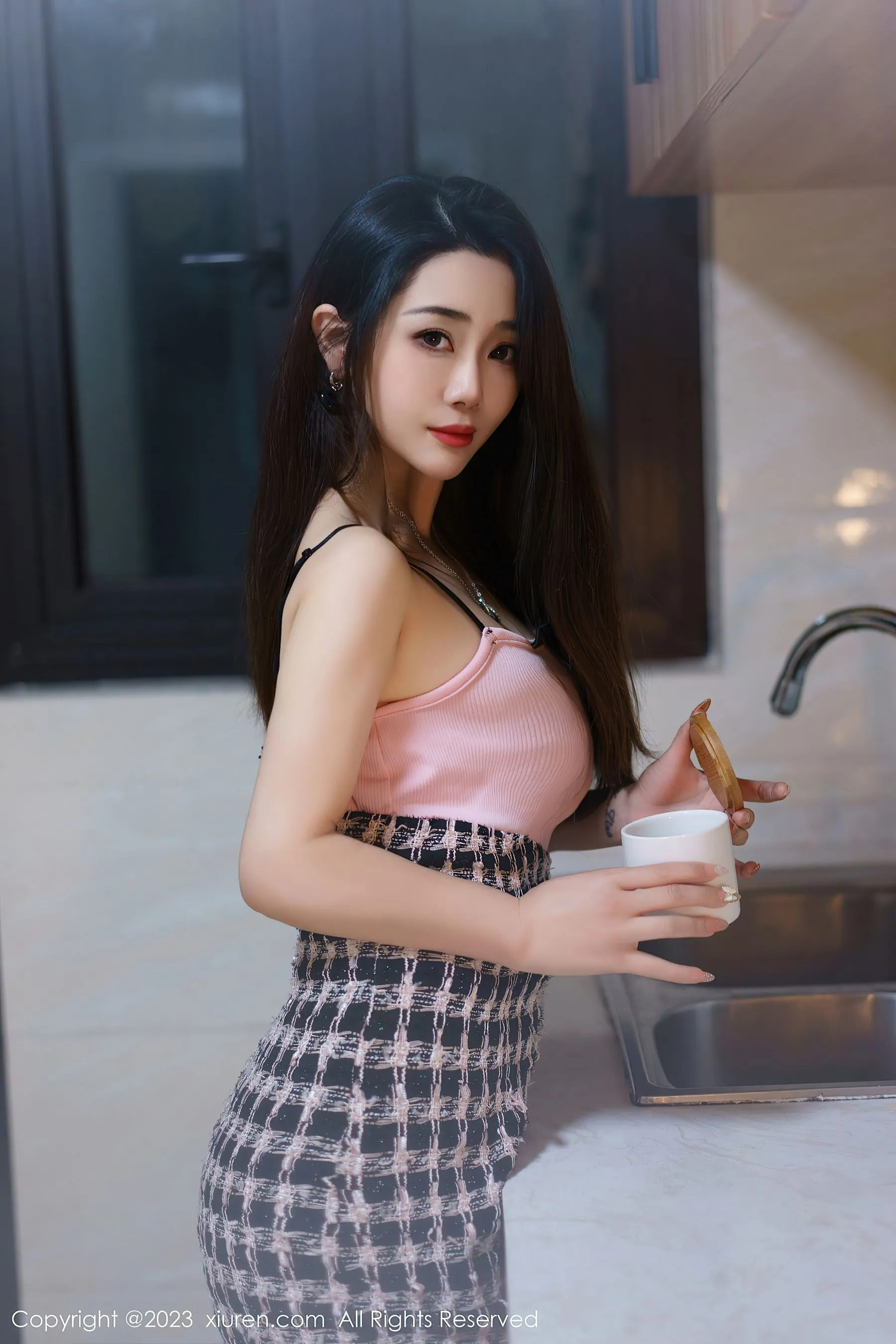 台北午後校花美照 – 知性魅力海邊實錄精選 - 2