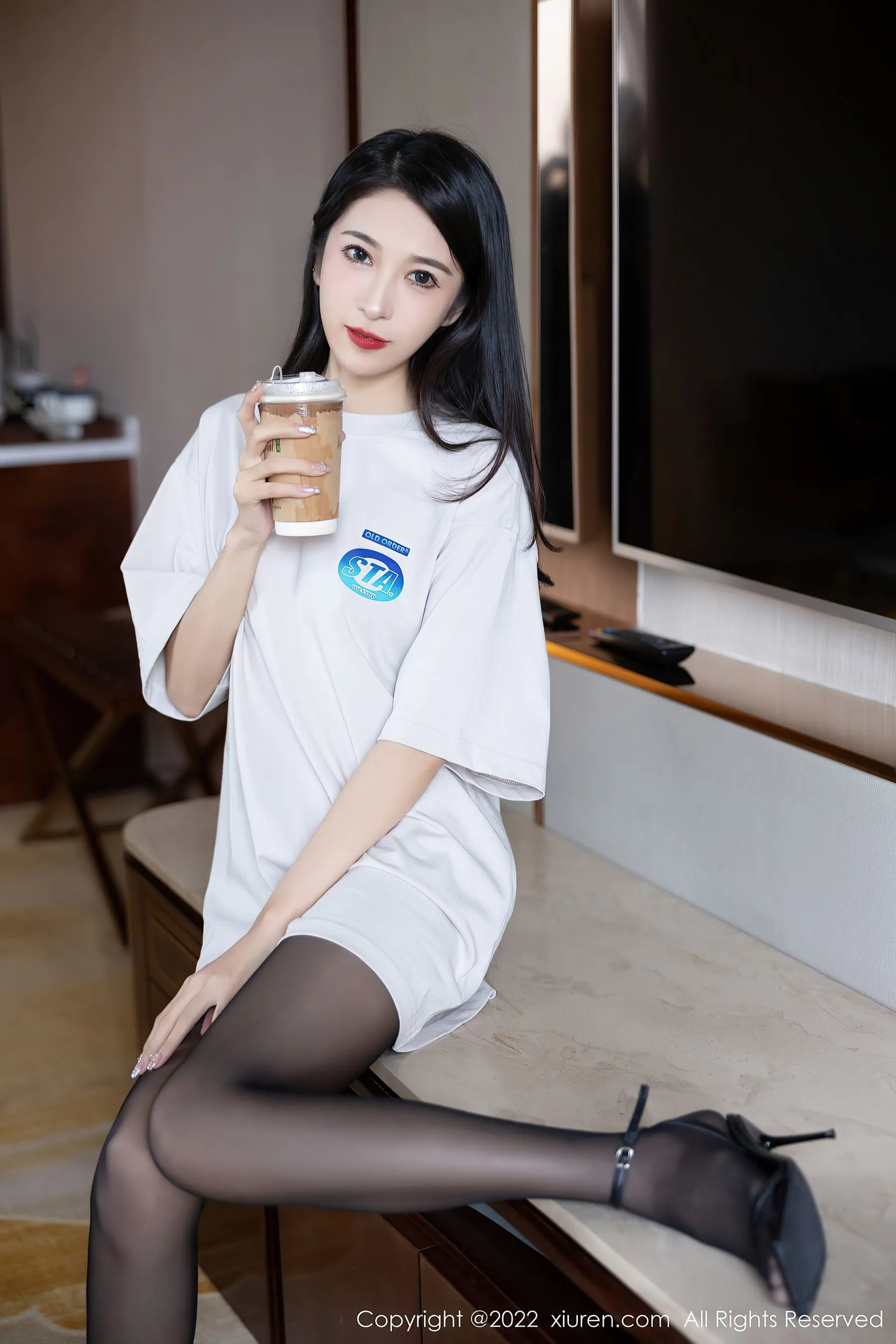 嫩模優雅街拍寫真 – 秋楓靜謐風格展現珍藏 - 46