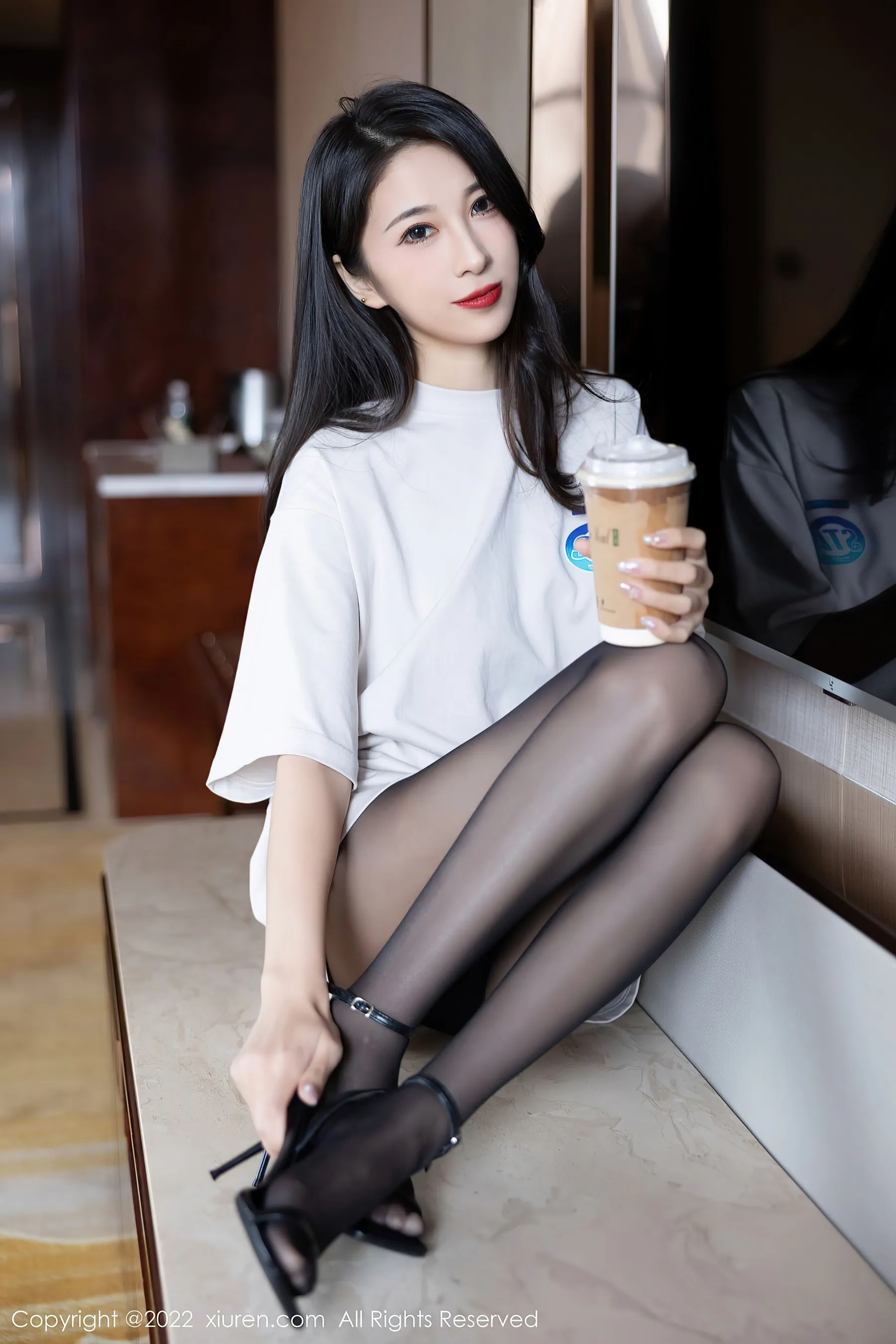 嫩模優雅街拍寫真 – 秋楓靜謐風格展現珍藏 - 48