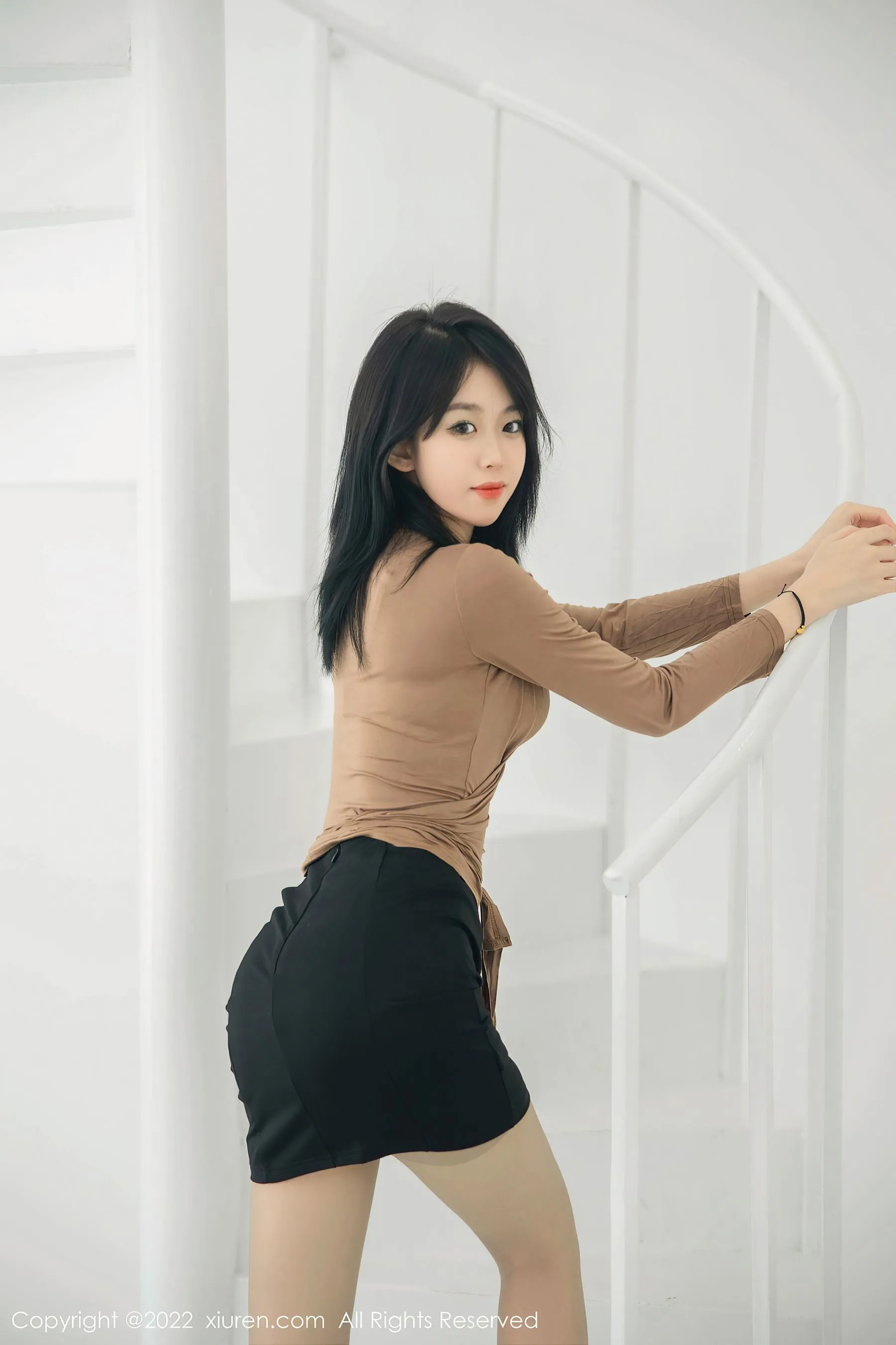 模特火辣室內寫真 – 夏日活力風格展現精選 - 32