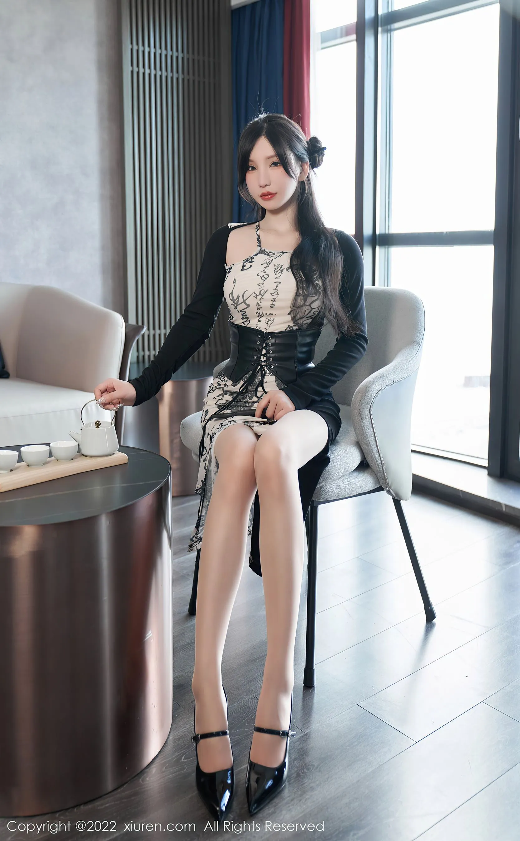 夜晚苗慄網紅寫真精選 – 高貴山景靜謐完美融合限量 - 90