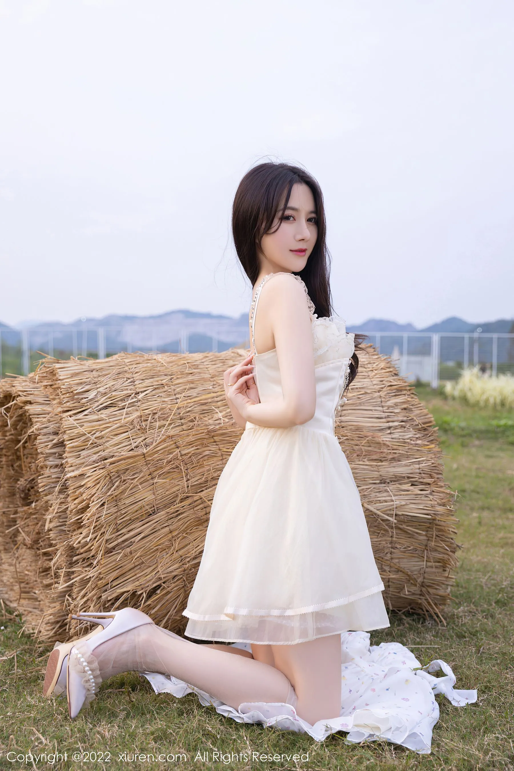 主播活潑攝影棚寫真 – 冬季優雅風格展現典藏 - 7