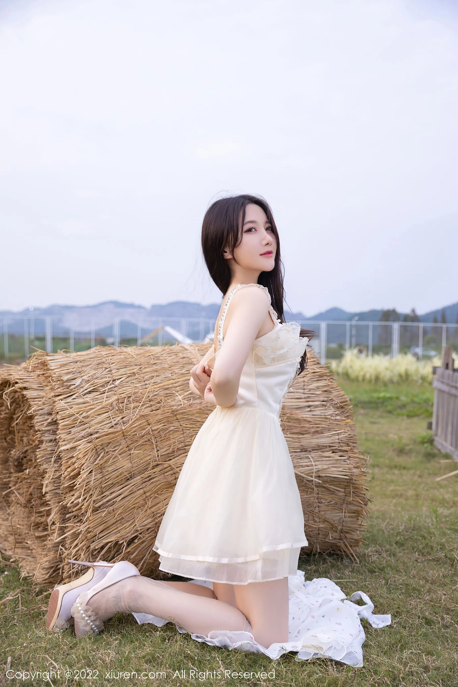 主播活潑攝影棚寫真 – 冬季優雅風格展現典藏 - 8