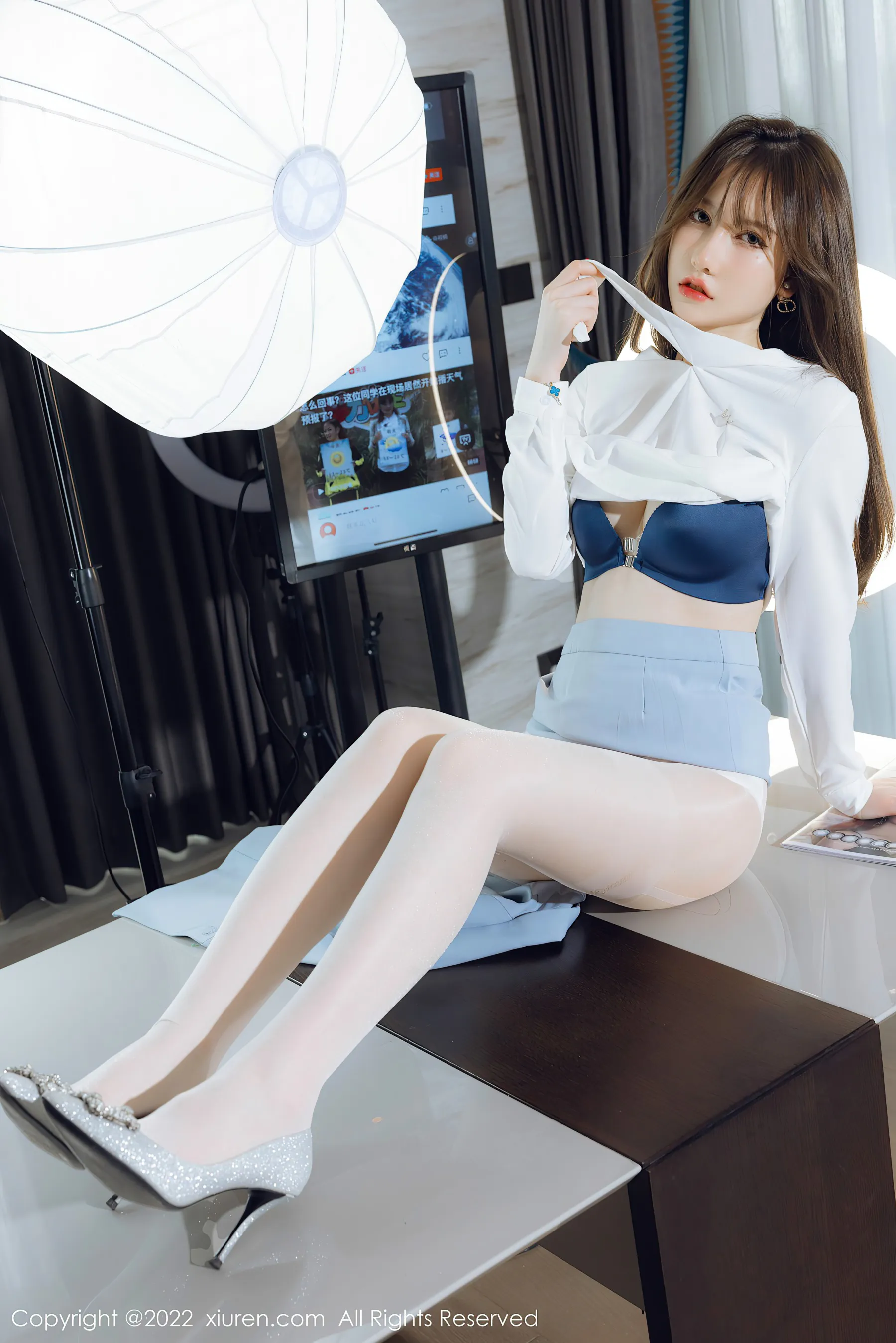 主播優雅自然光寫真 – 春季自信風格展現精選 - 4
