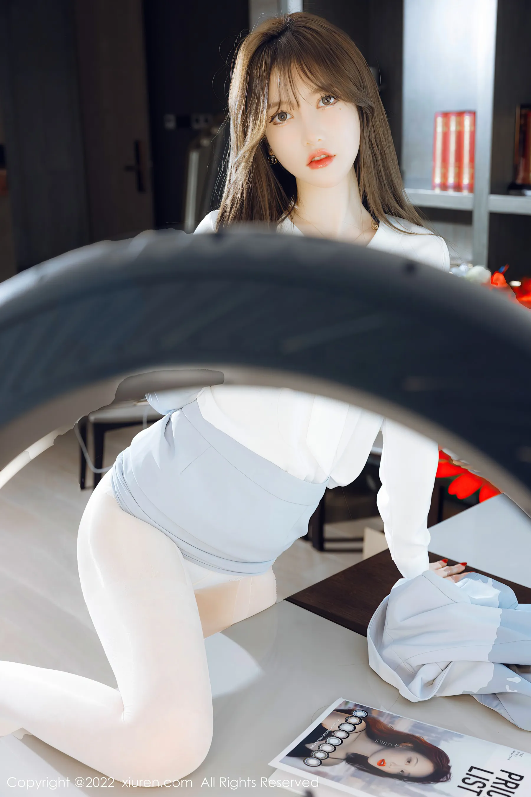 主播優雅自然光寫真 – 春季自信風格展現精選 - 41
