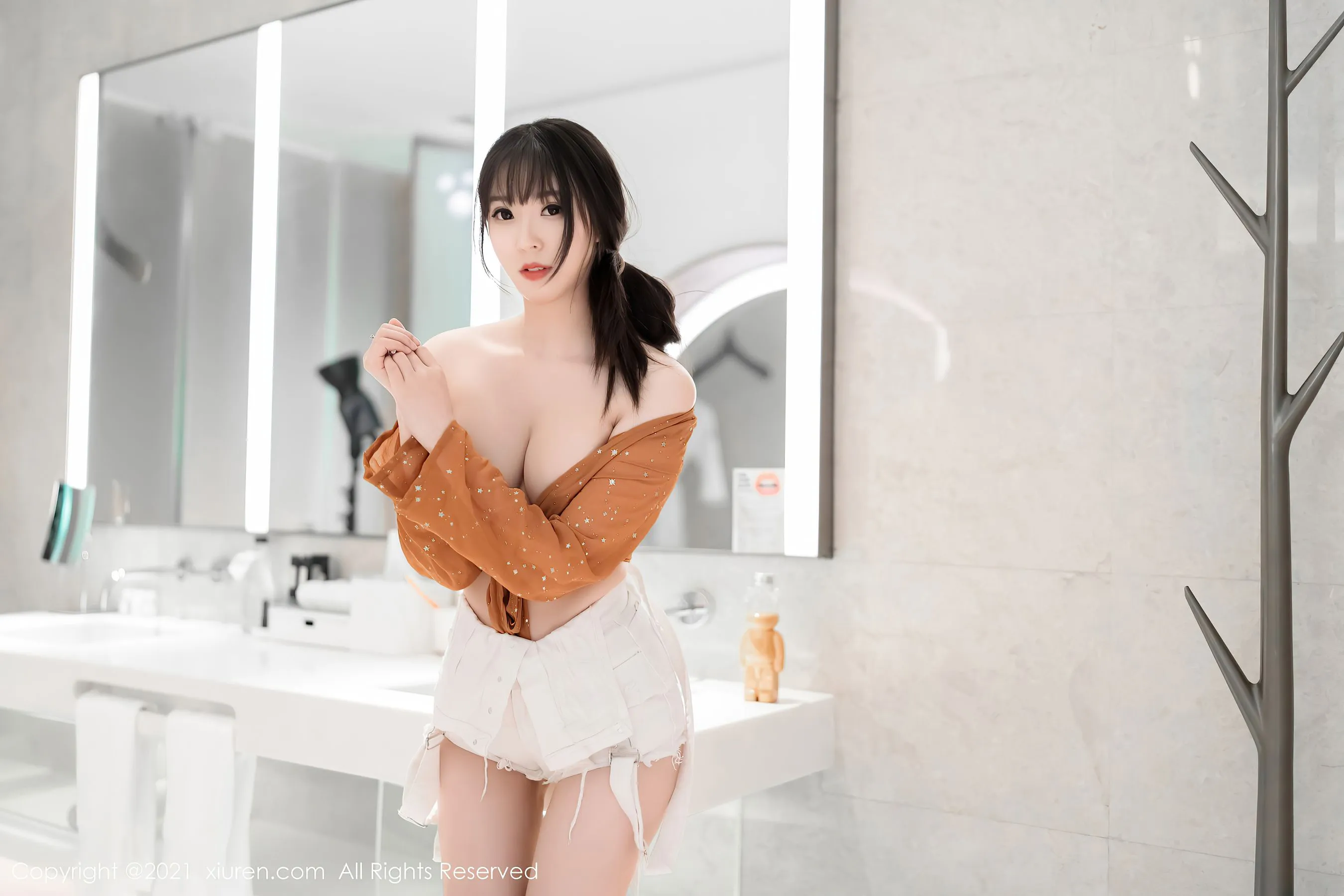 車模高貴戶外寫真 – 櫻花季奔放風格展現獨家 - 22