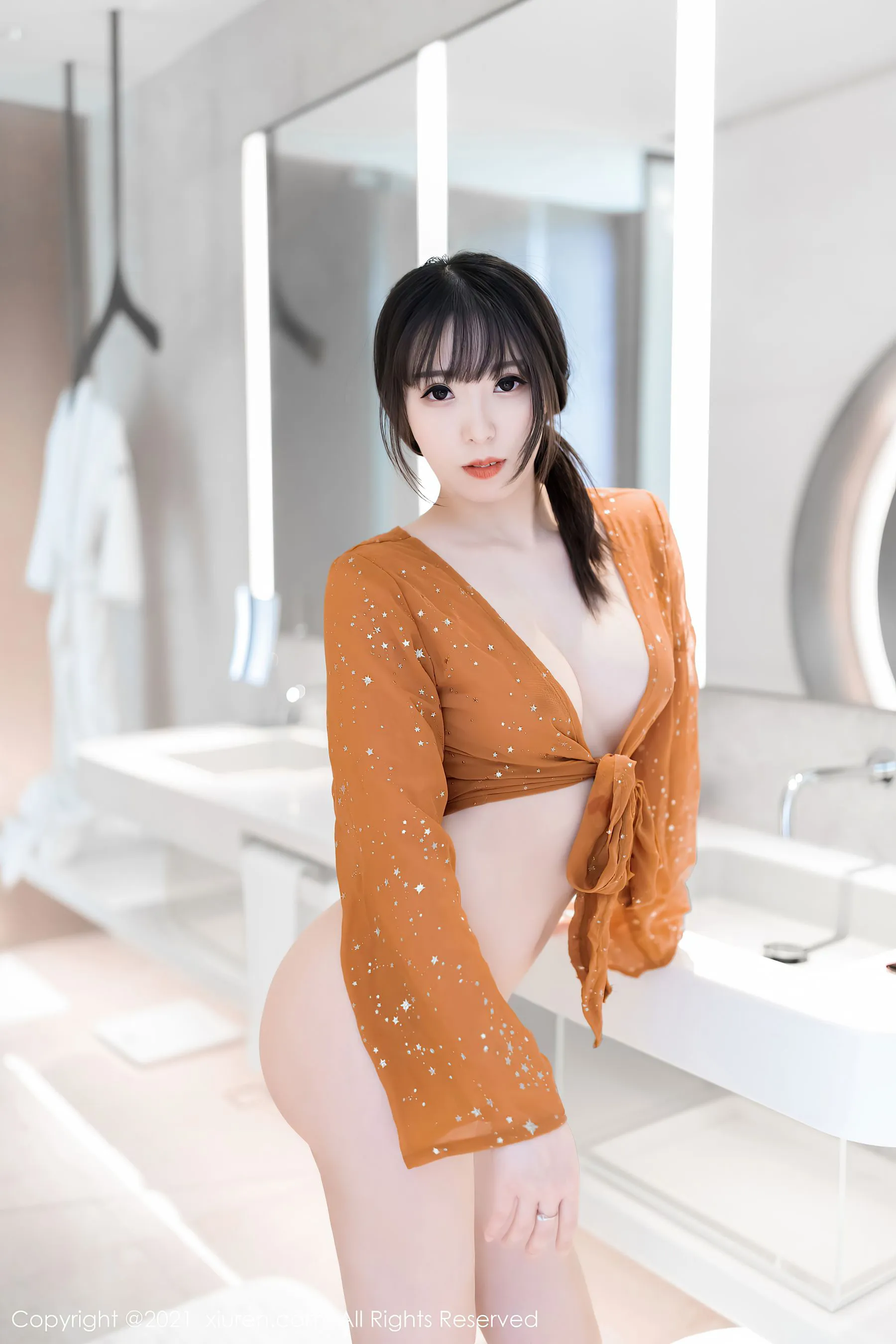 車模高貴戶外寫真 – 櫻花季奔放風格展現獨家 - 31