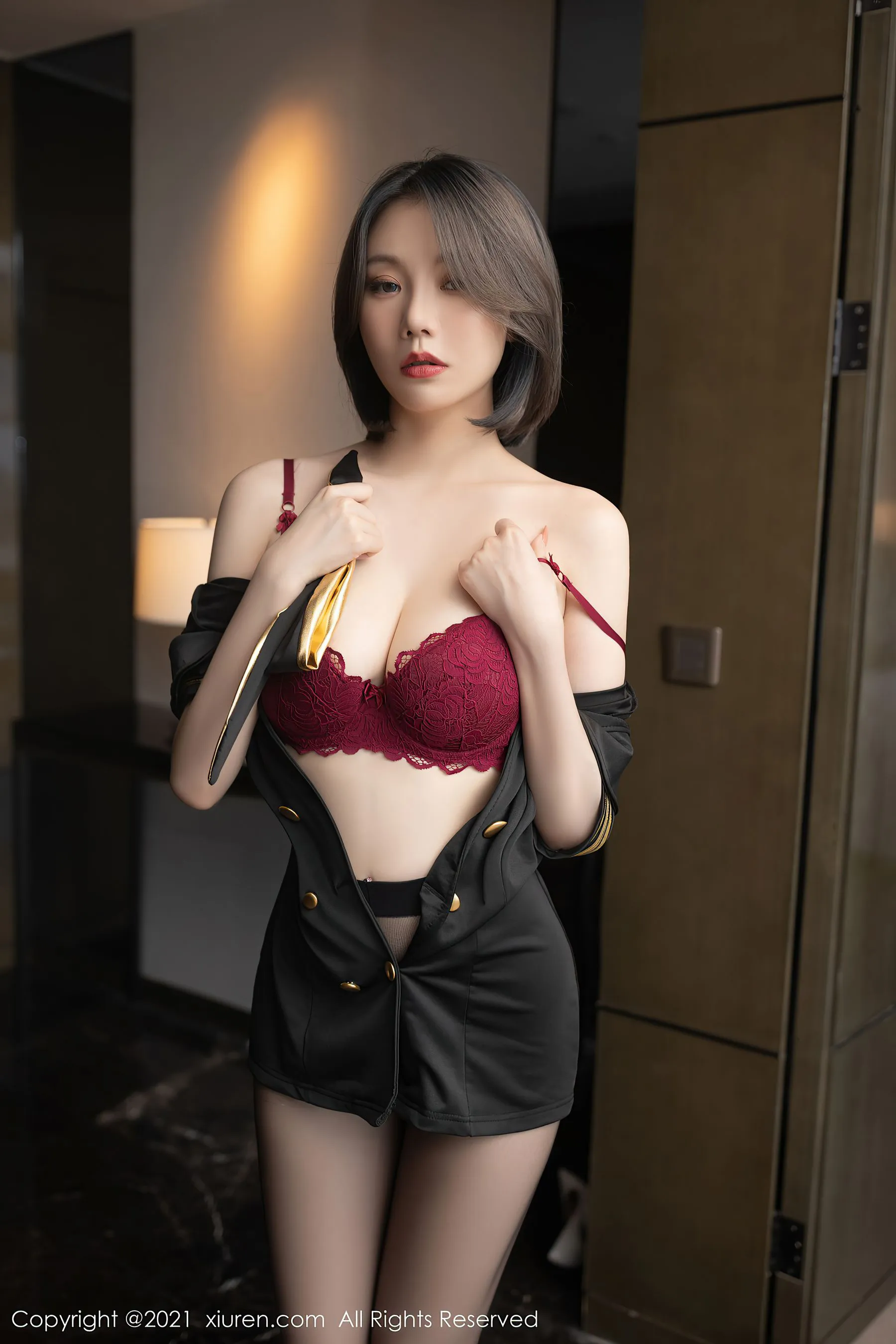 雨季限定嫩模性感寫真集 – 自然光俏皮瞬間捕捉珍藏 - 26