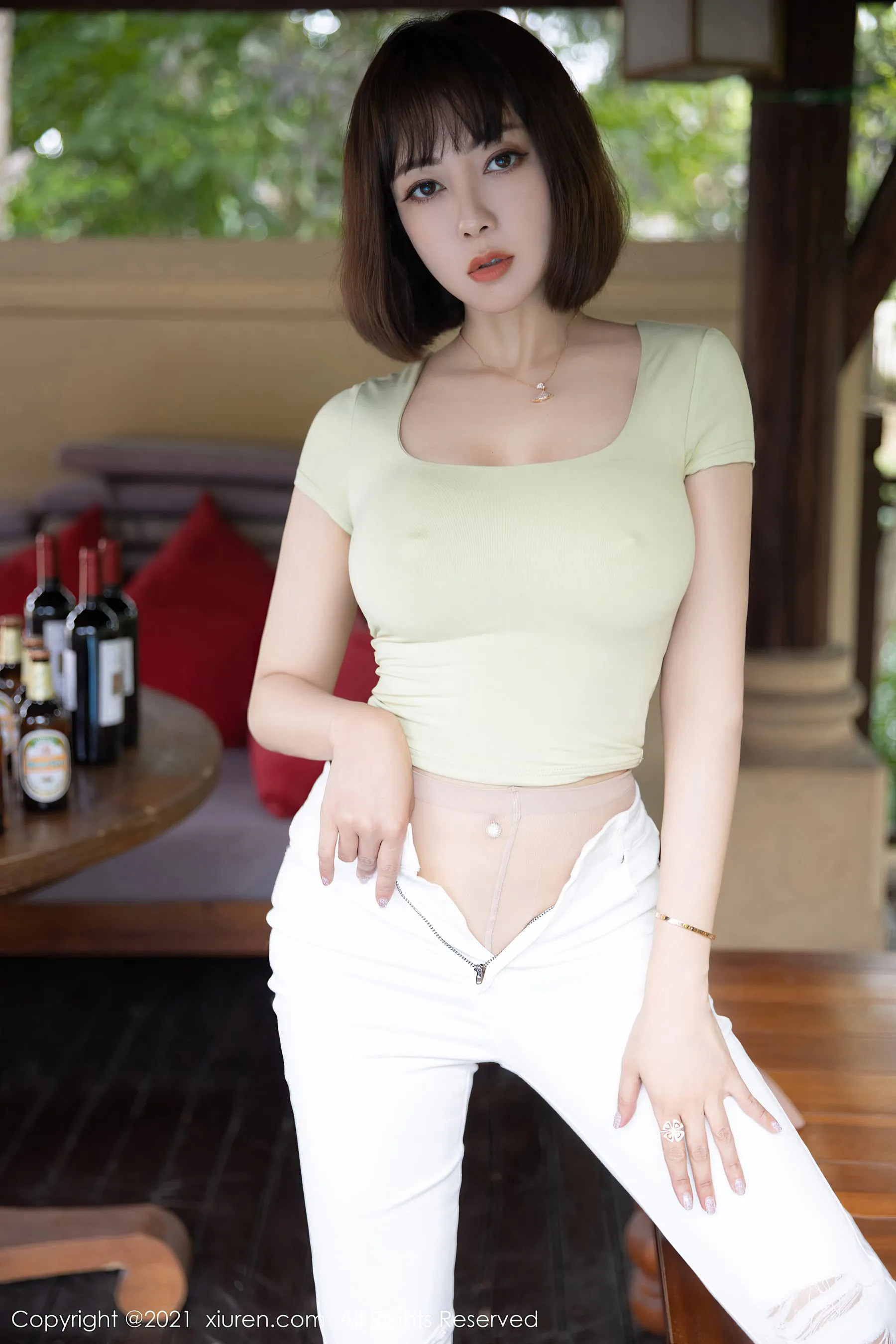 空姐甜美海邊寫真 – 冬季自信風格展現限量 - 1