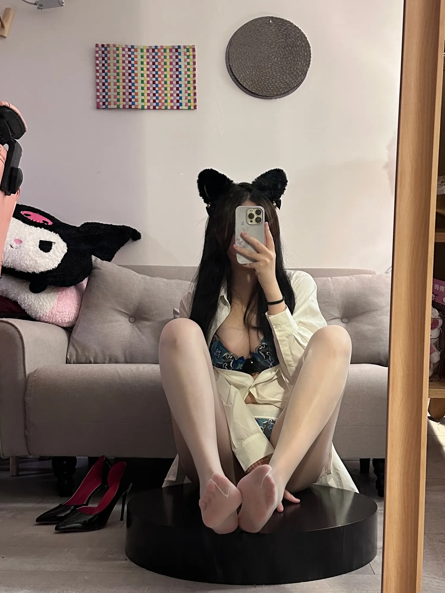 主播甜美攝影棚寫真 – 冬季俏皮風格展現精選 - 1