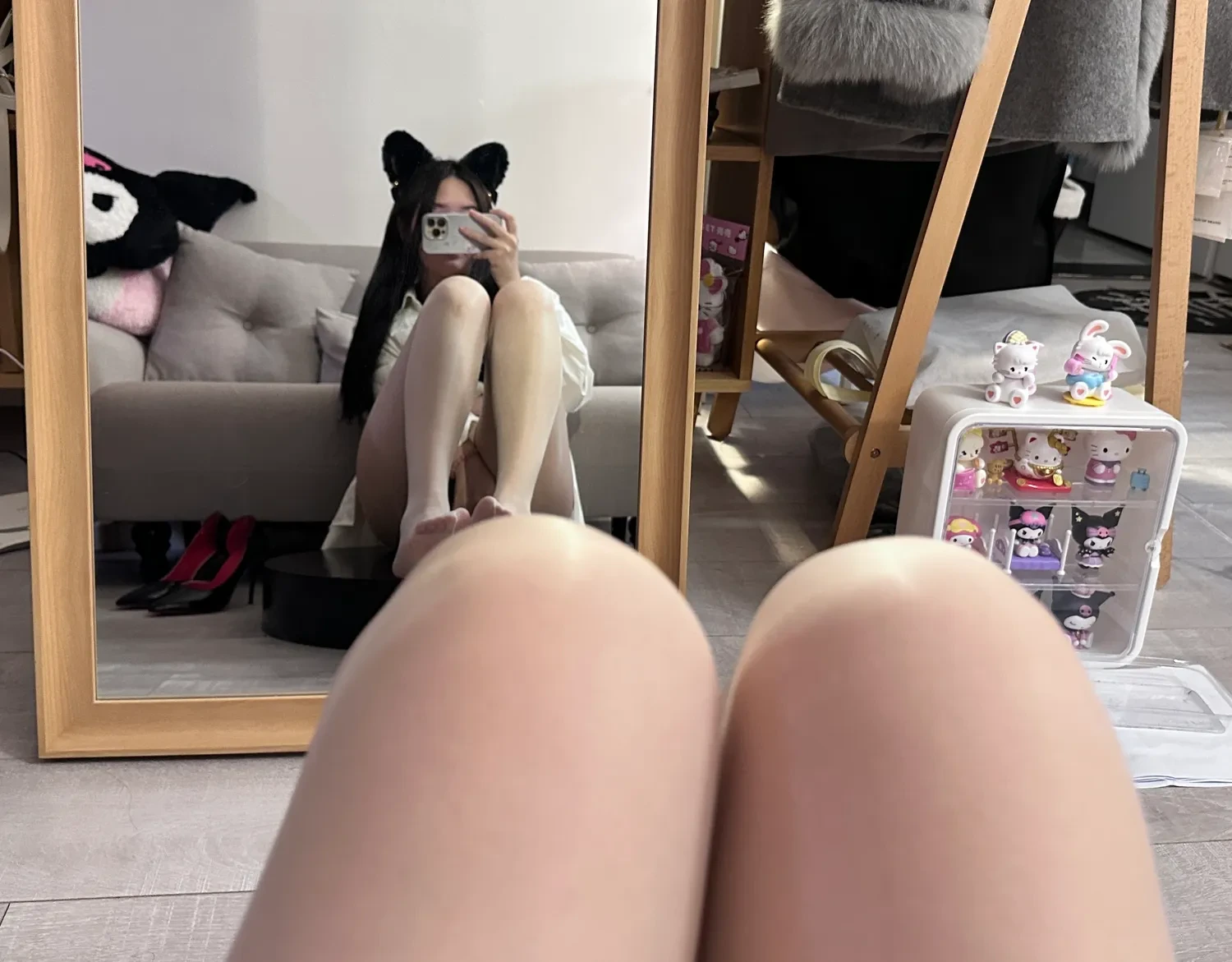 主播甜美攝影棚寫真 – 冬季俏皮風格展現精選 - 22