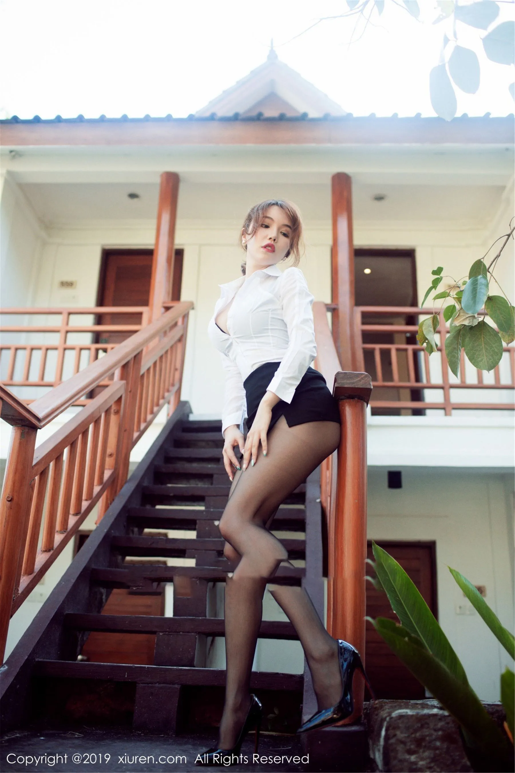 苗慄夜晚車模美照 – 性感魅力寫真館實錄珍藏 - 1