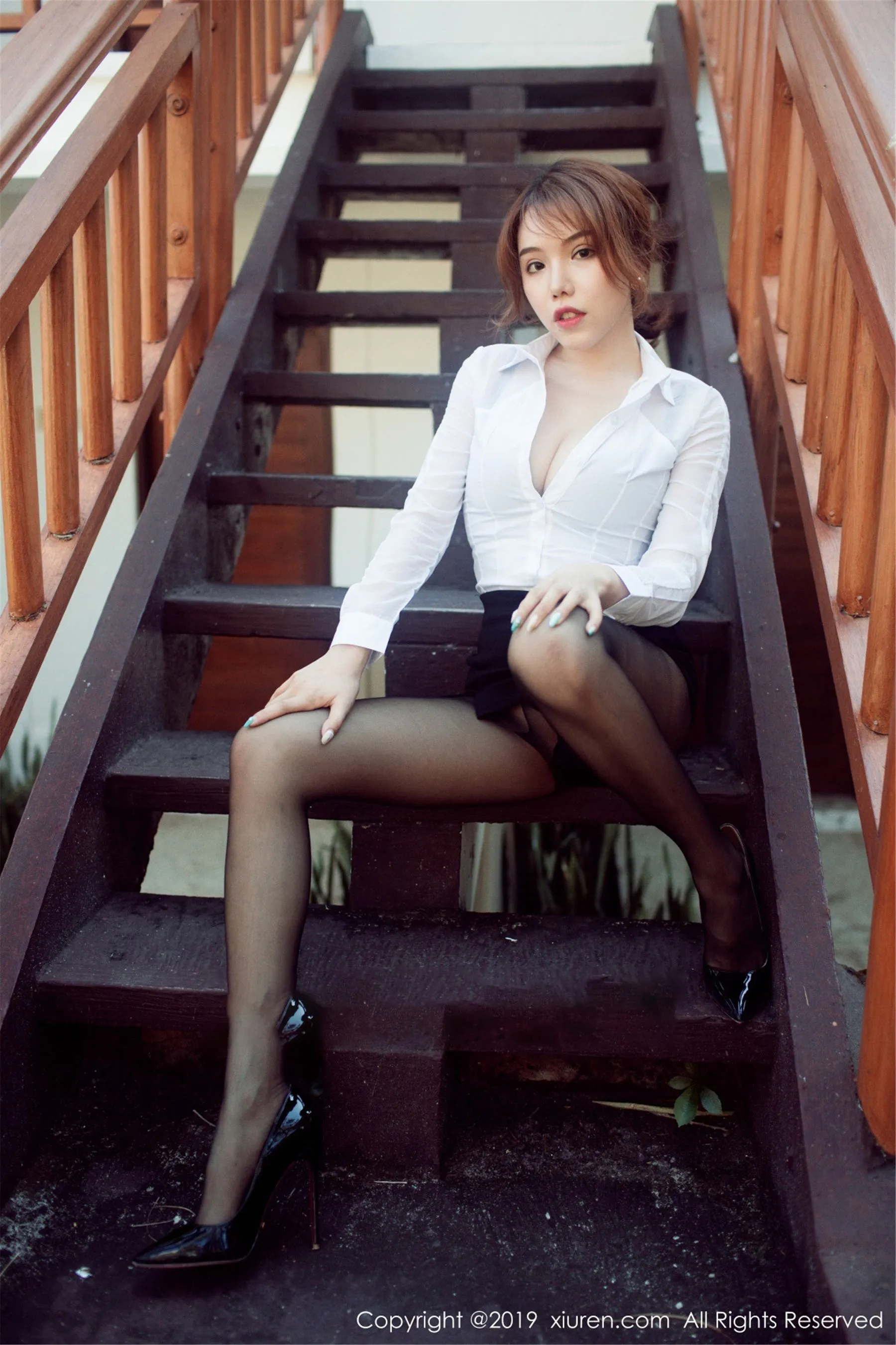 苗慄夜晚車模美照 – 性感魅力寫真館實錄珍藏 - 19