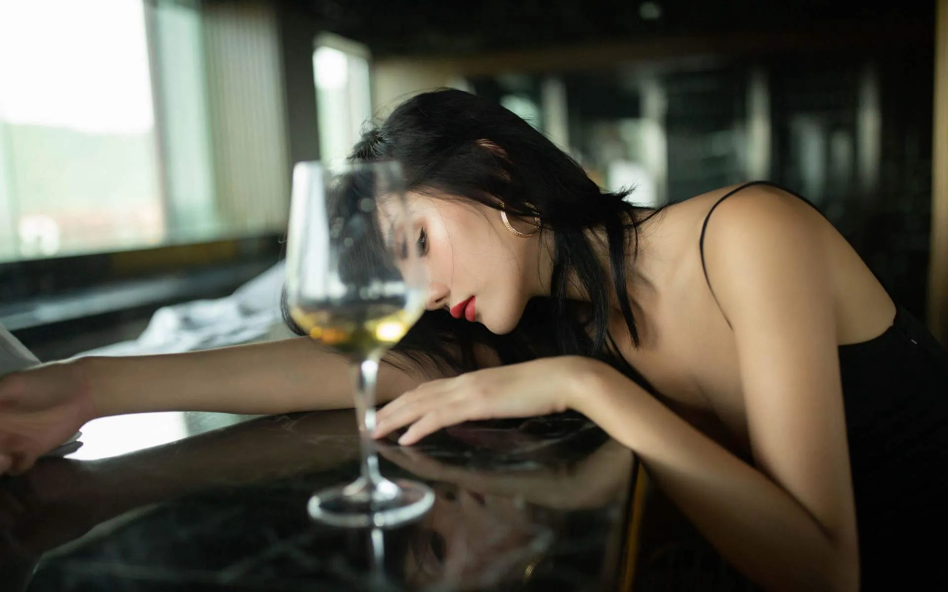 魅惑網紅私藏美照 – 苗慄海邊午後獨家呈現珍藏 - 1