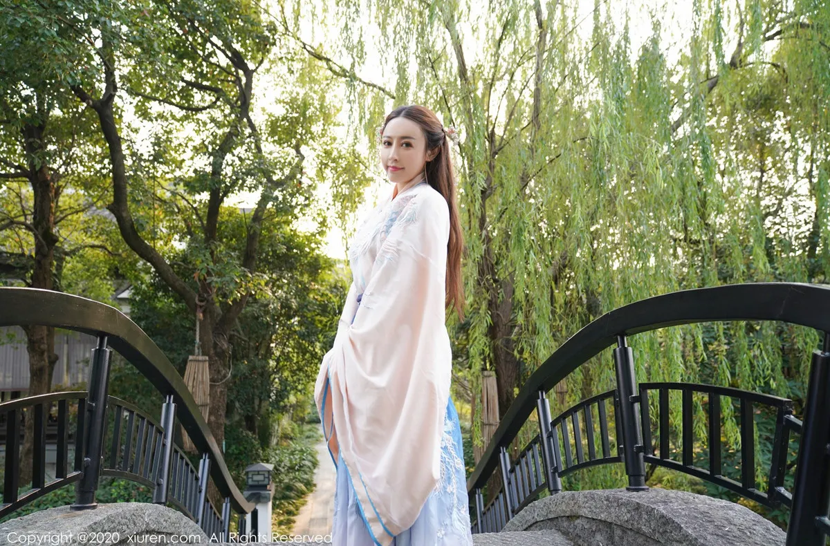 模特火辣自然光寫真 – 秋季激情風格展現典藏 - 10