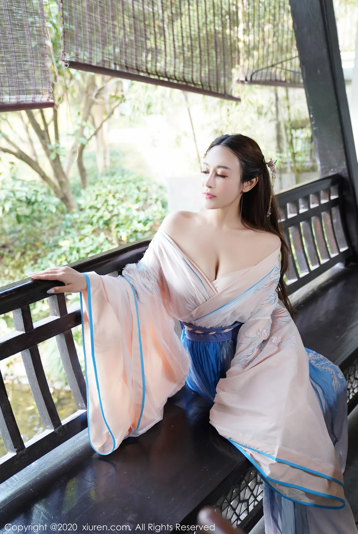 模特火辣自然光寫真 – 秋季激情風格展現典藏 - 11