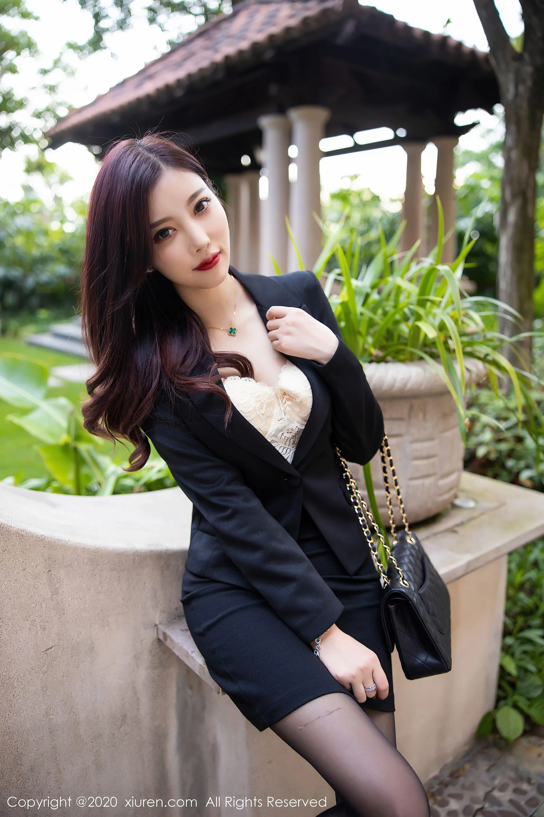 苗慄深夜模特美照 – 知性魅力街拍實錄典藏 - 45
