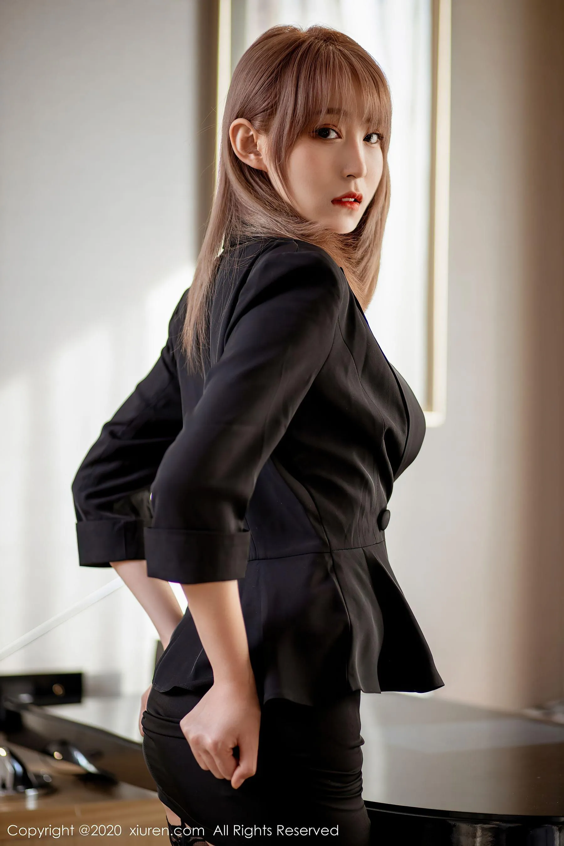 冬季限定網紅優雅寫真集 – 山景奔放瞬間捕捉典藏 - 23