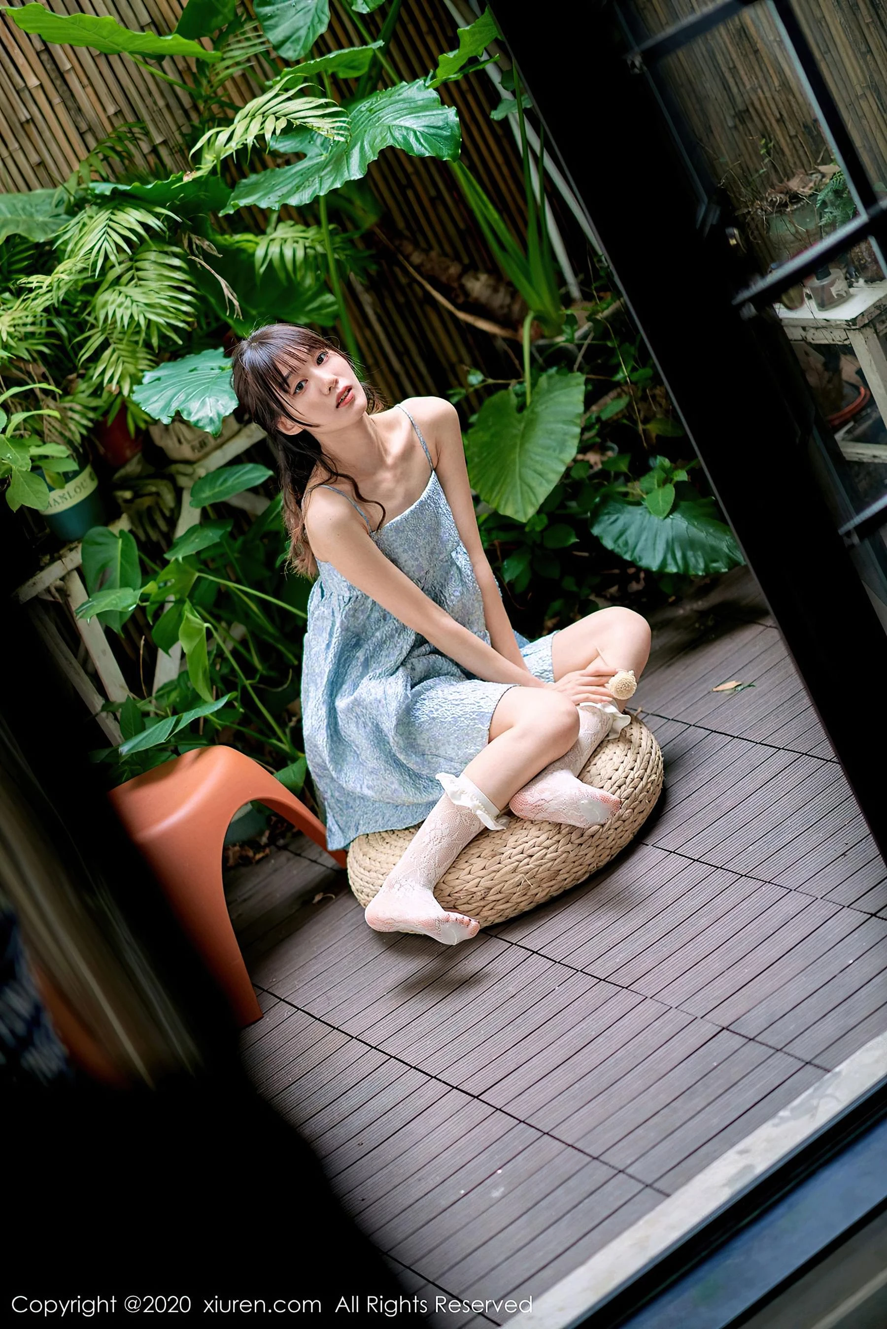 主播知性街拍寫真 – 雨季靜謐風格展現限量 - 2