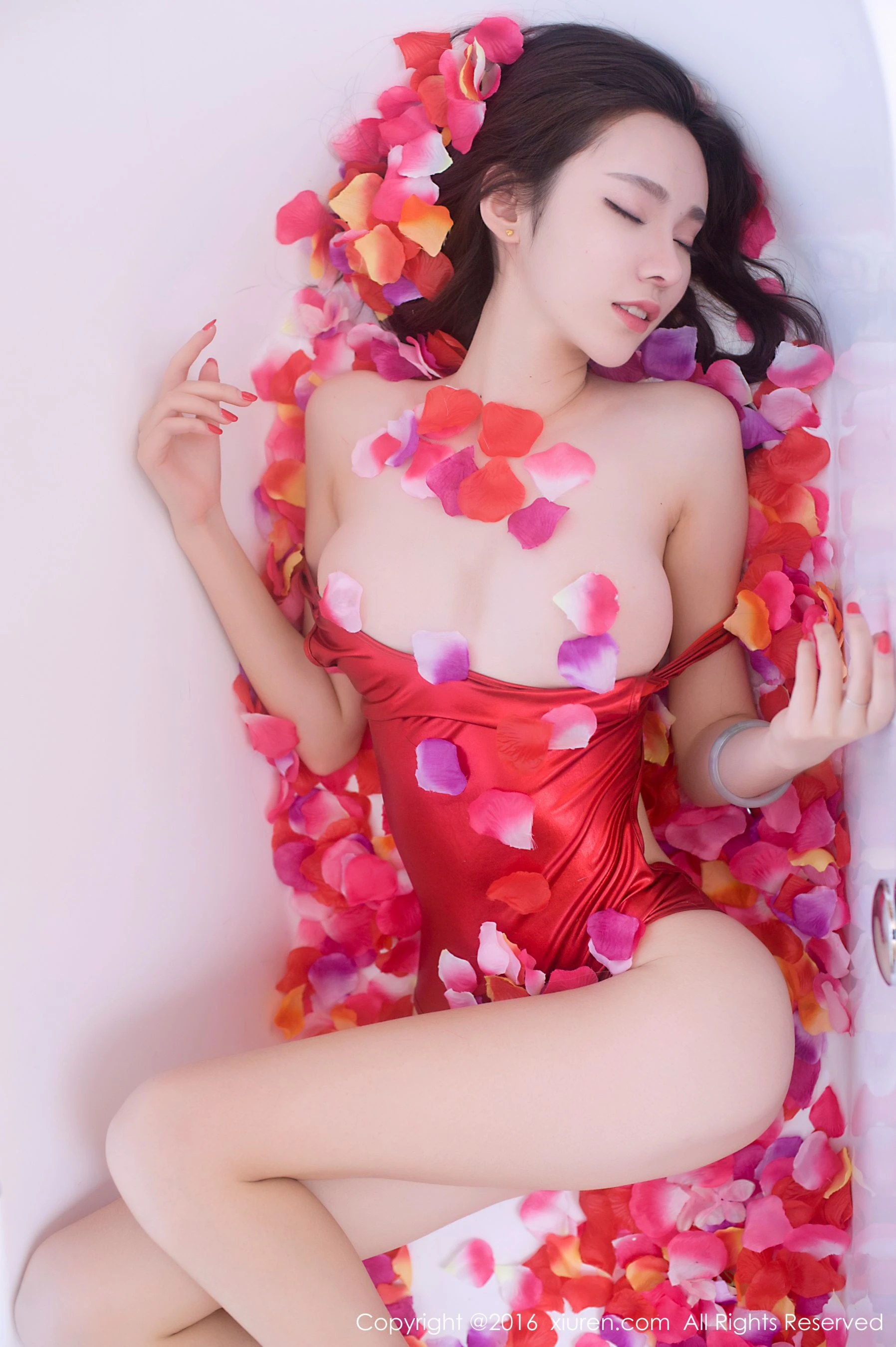 主播高貴室內寫真 – 夏季浪漫風格展現獨家 - 15