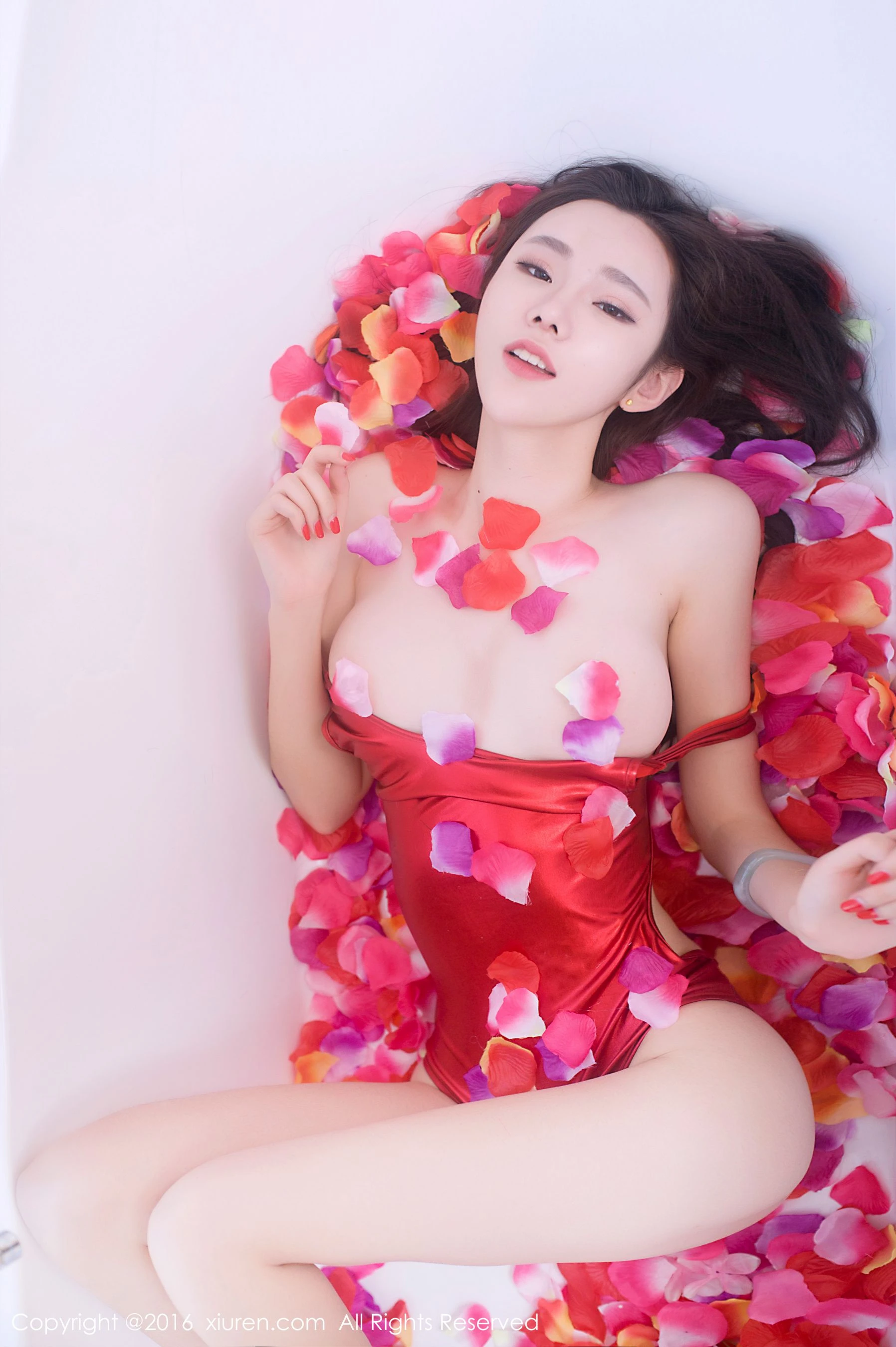 主播高貴室內寫真 – 夏季浪漫風格展現獨家 - 19