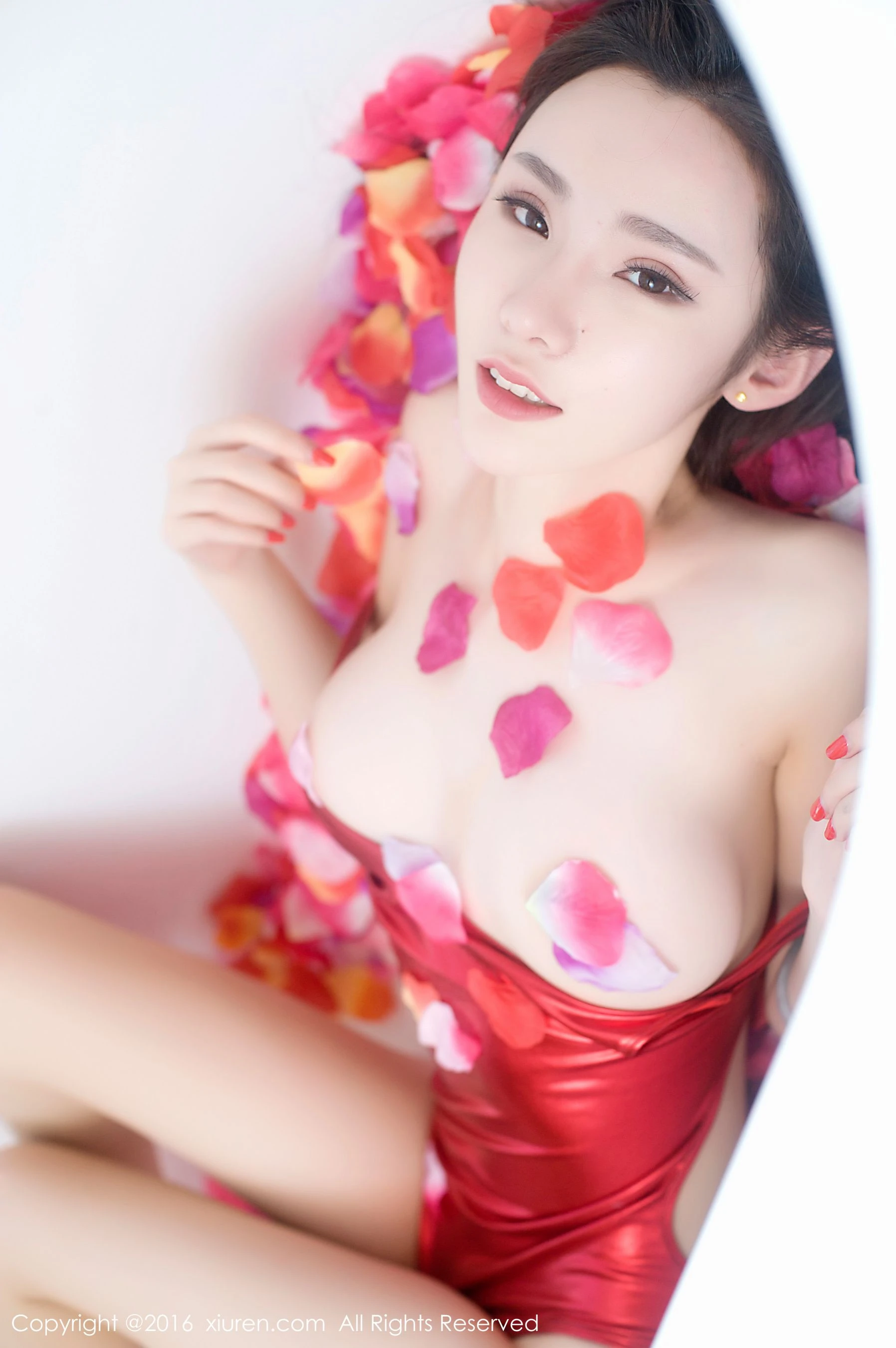 主播高貴室內寫真 – 夏季浪漫風格展現獨家 - 29