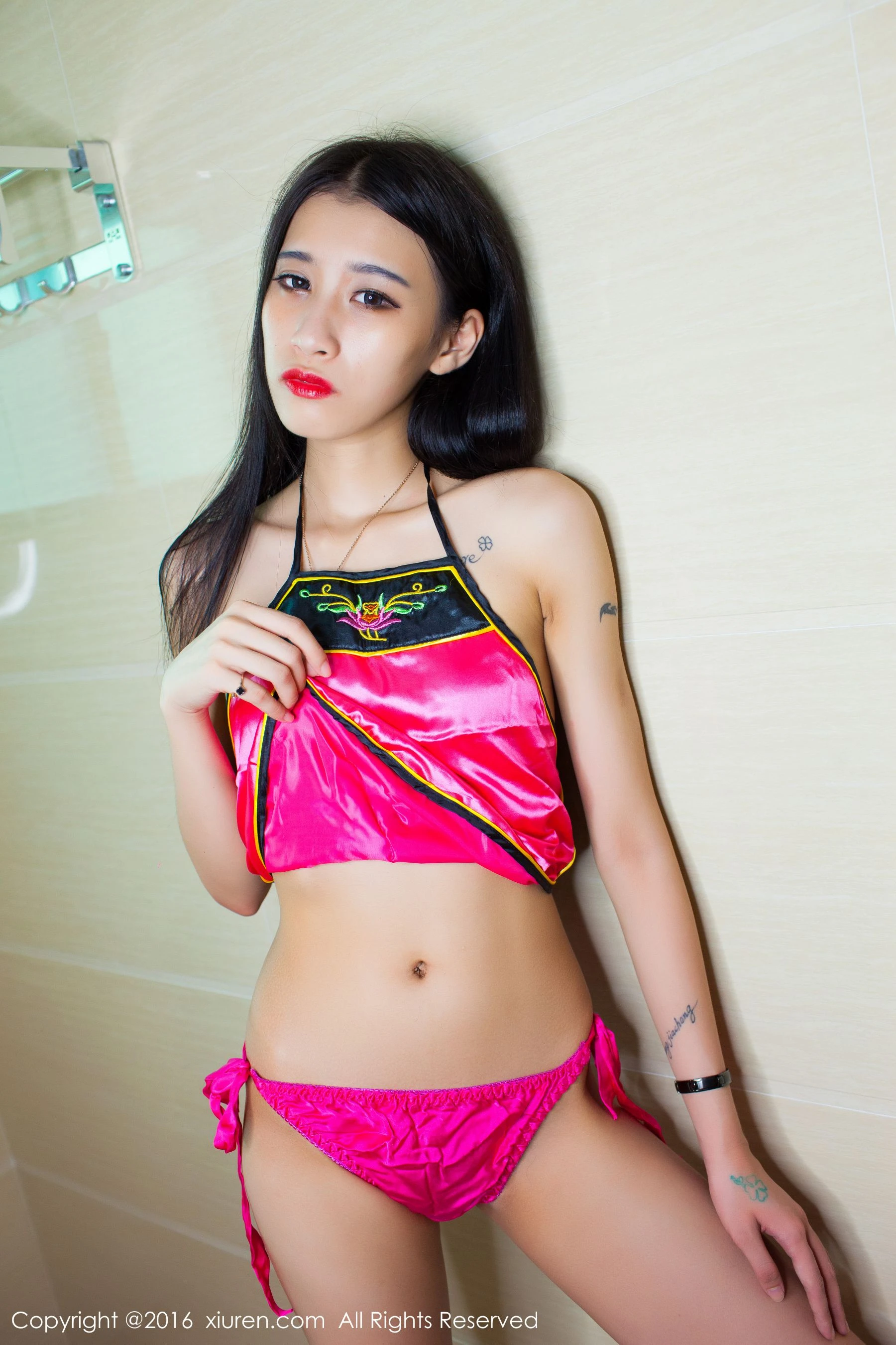 嫩模活潑海邊寫真 – 春季奔放風格展現獨家 - 28