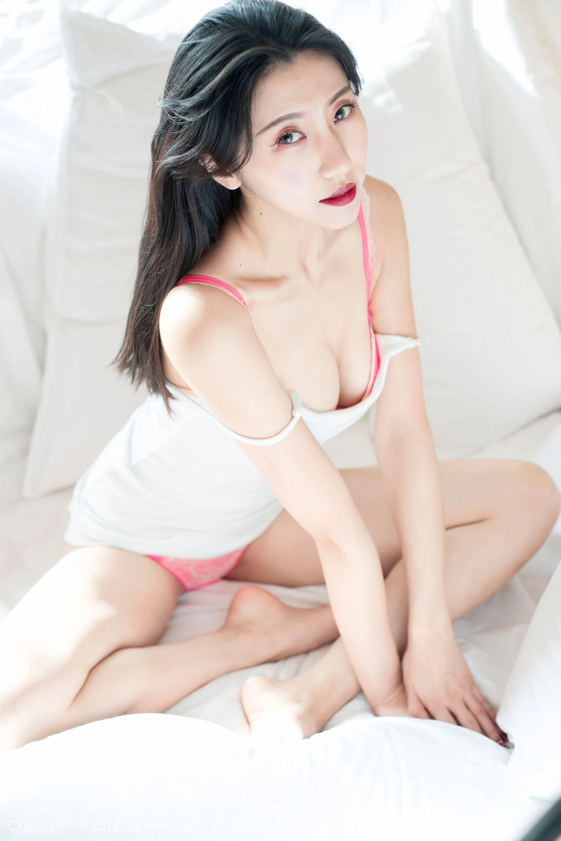 校花知性攝影棚寫真 – 夏日激情風格展現珍藏 - 10