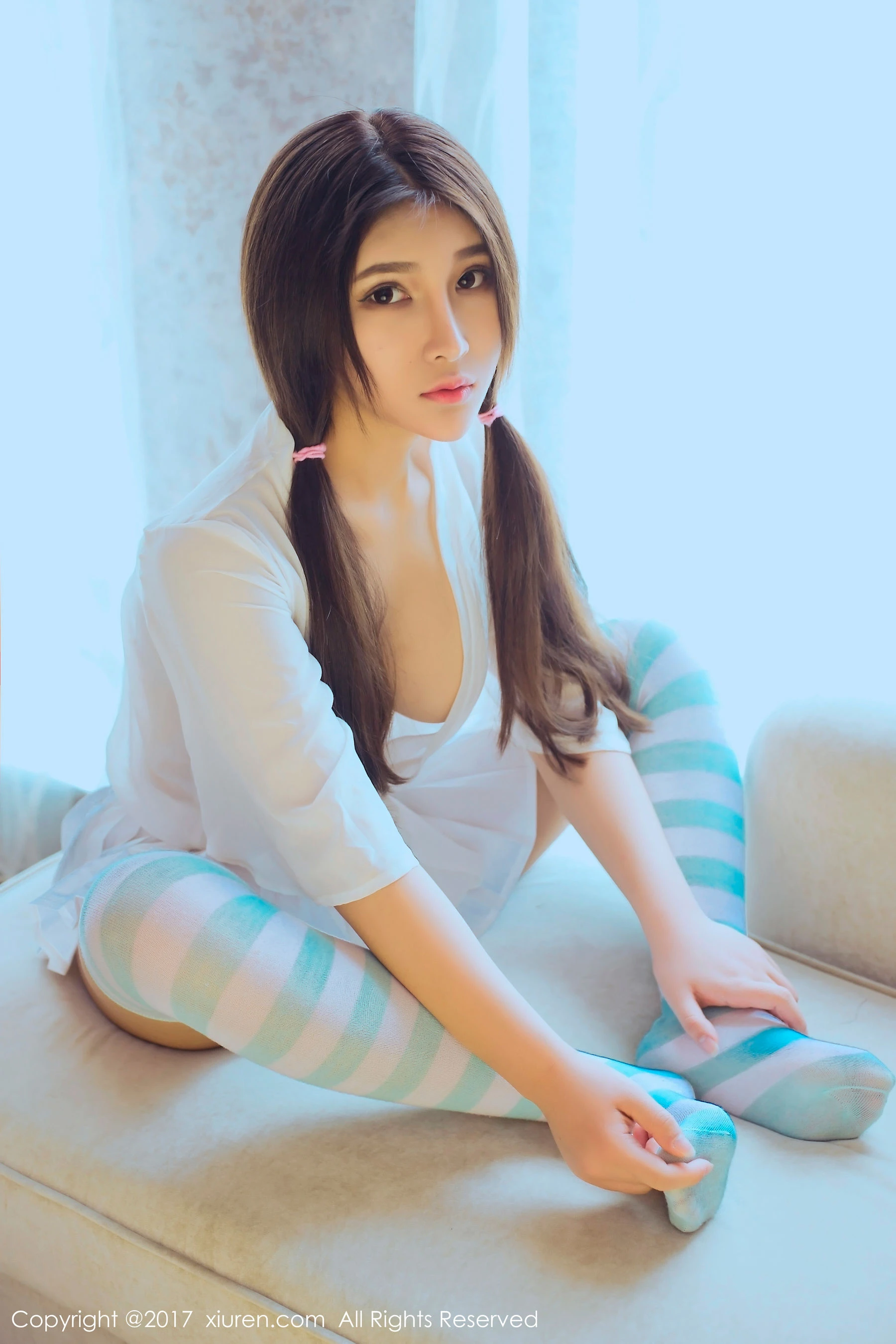 校花甜美自然光寫真 – 冬季神秘風格展現典藏 - 17