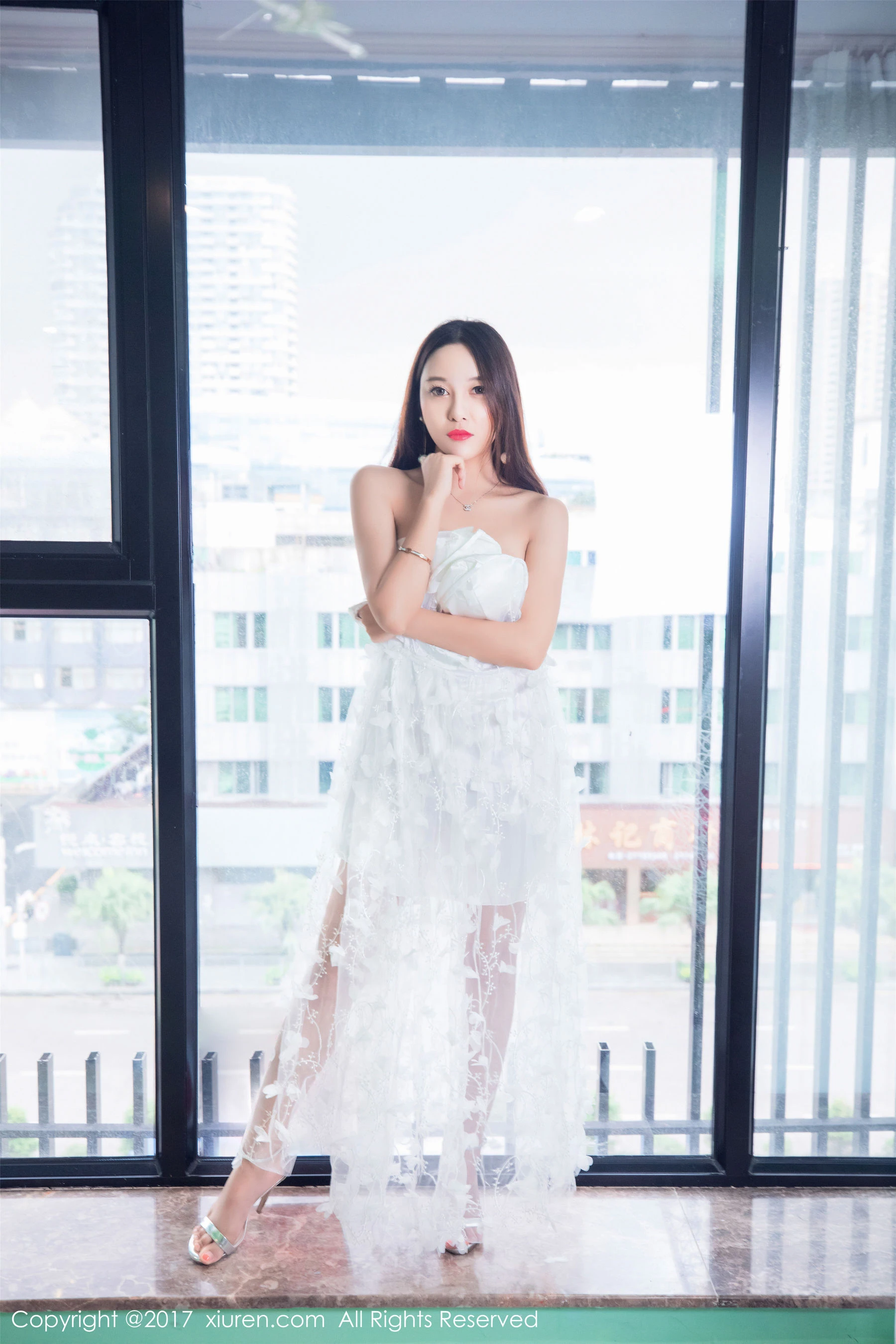 舞者活潑山景寫真 – 夏季活力風格展現典藏 - 4