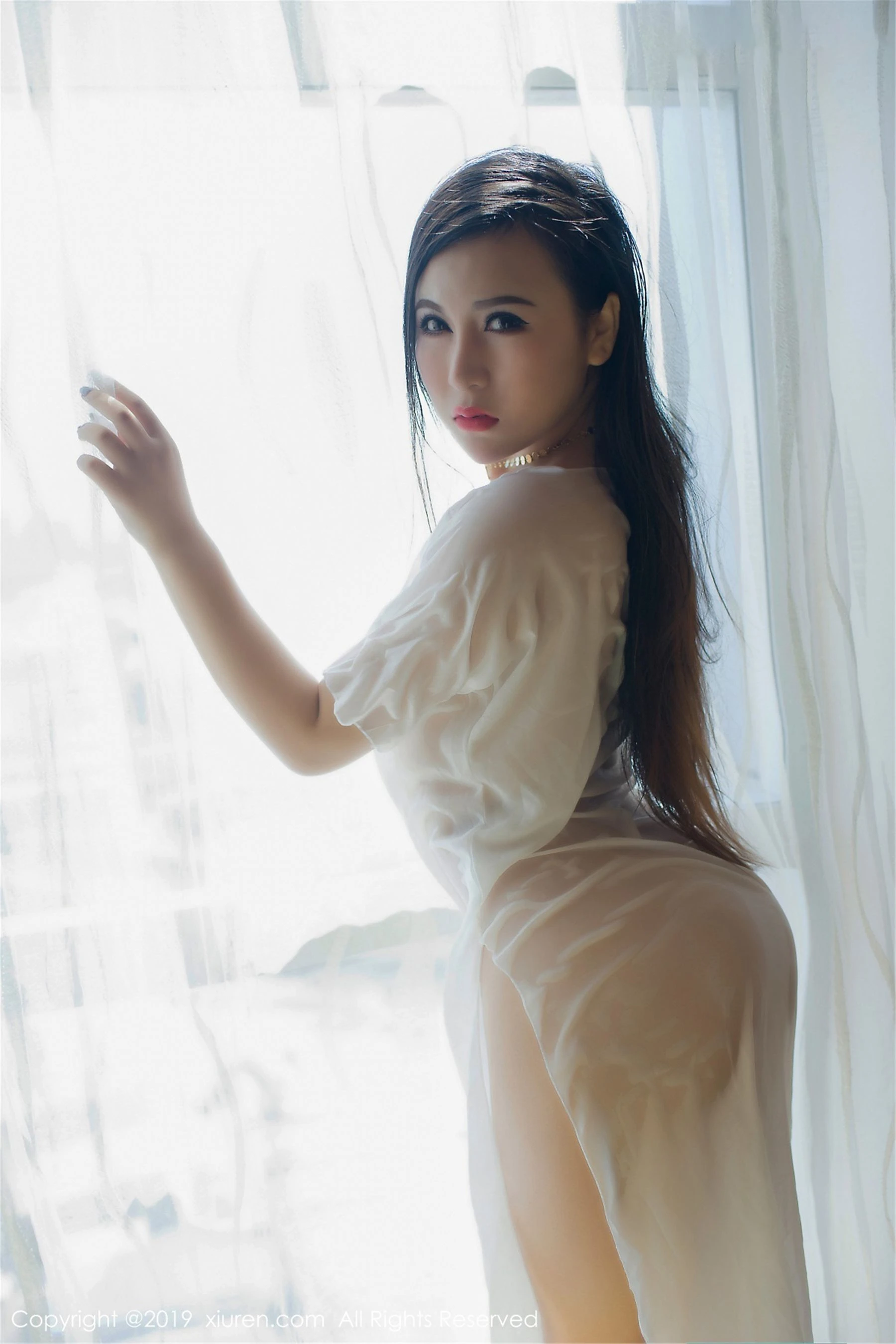 模特性感自然光寫真 – 櫻花季溫柔風格展現典藏 - 1