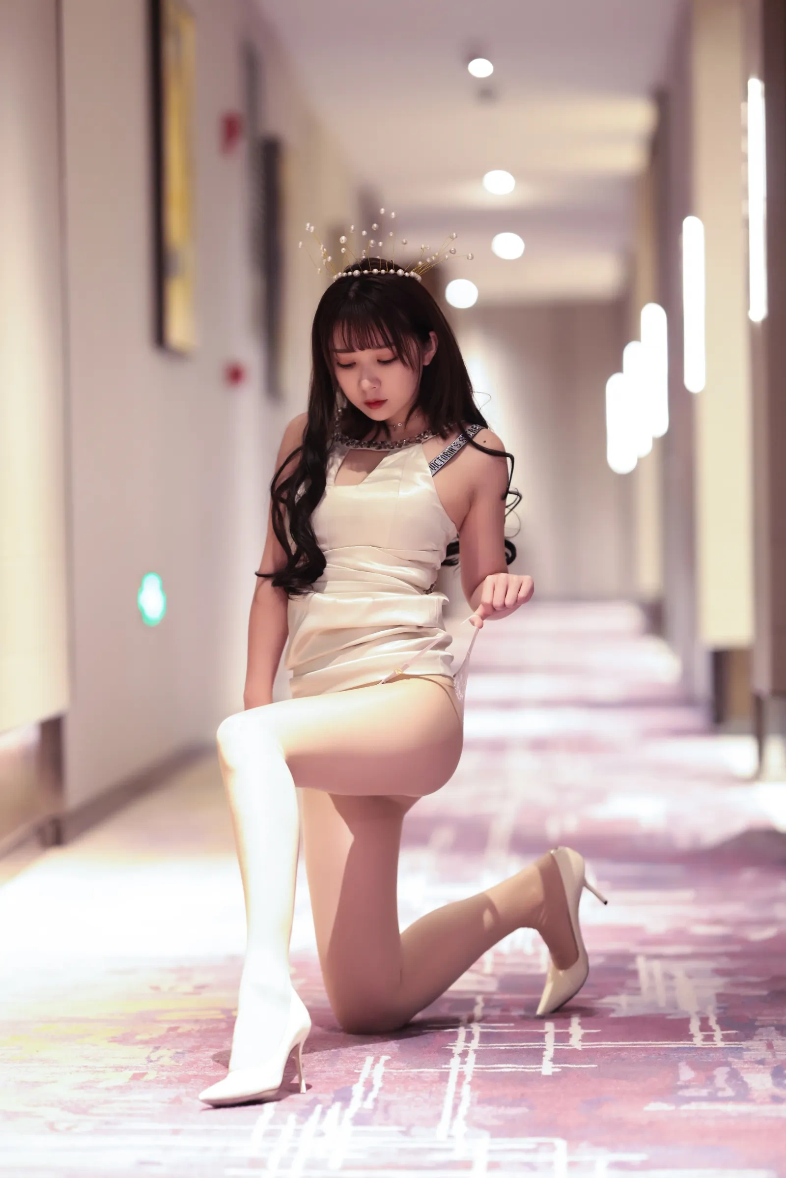 空姐甜美攝影棚寫真 – 秋楓奔放風格展現限量 - 38